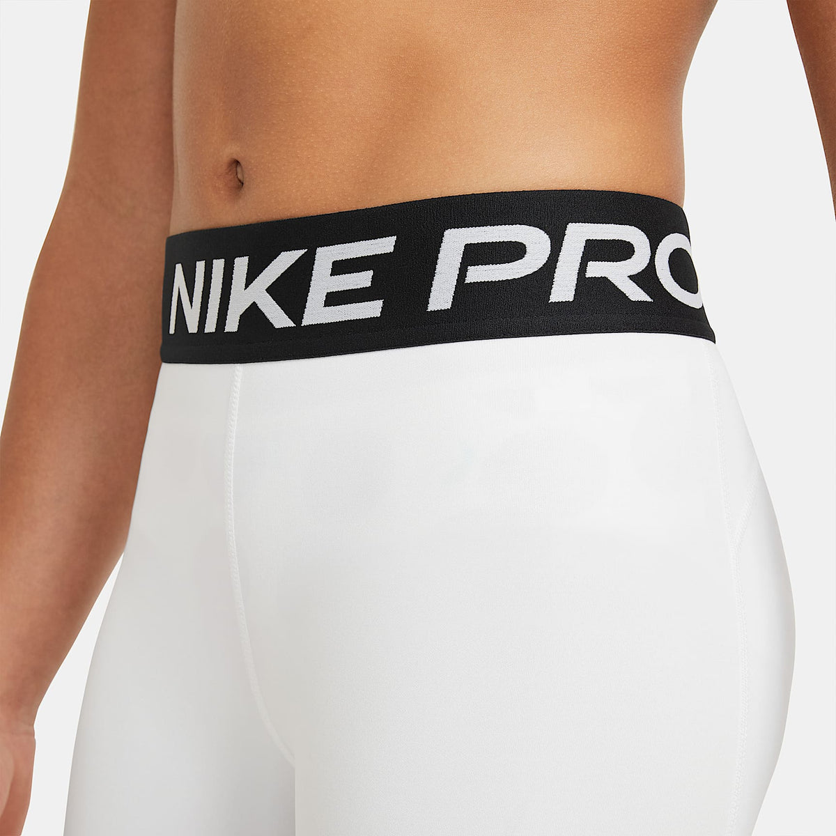 Shorts para niña Nike Pro – Blanco/Platino puro – vista 4