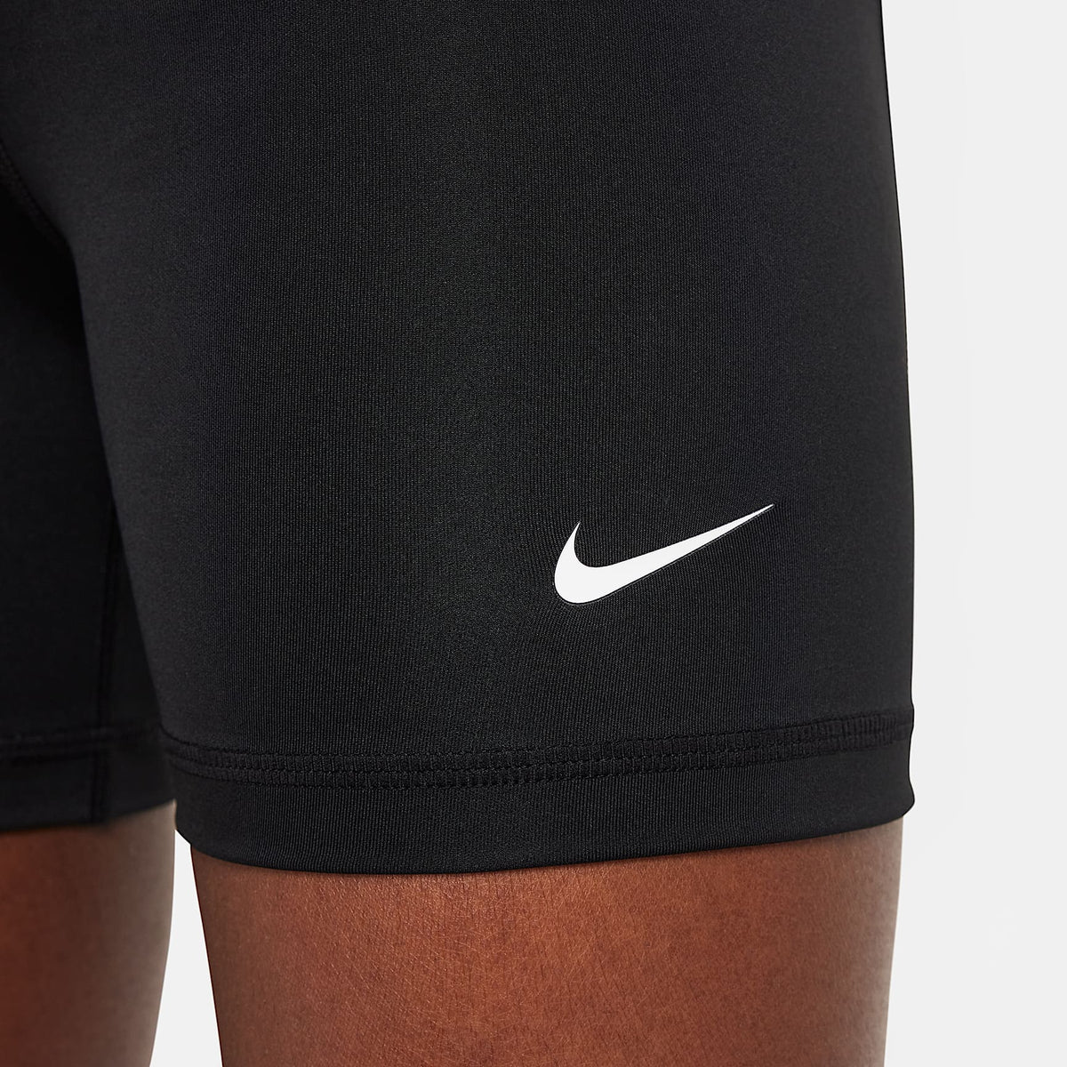 Shorts para niña Nike Pro – Negro/Blanco – vista 5