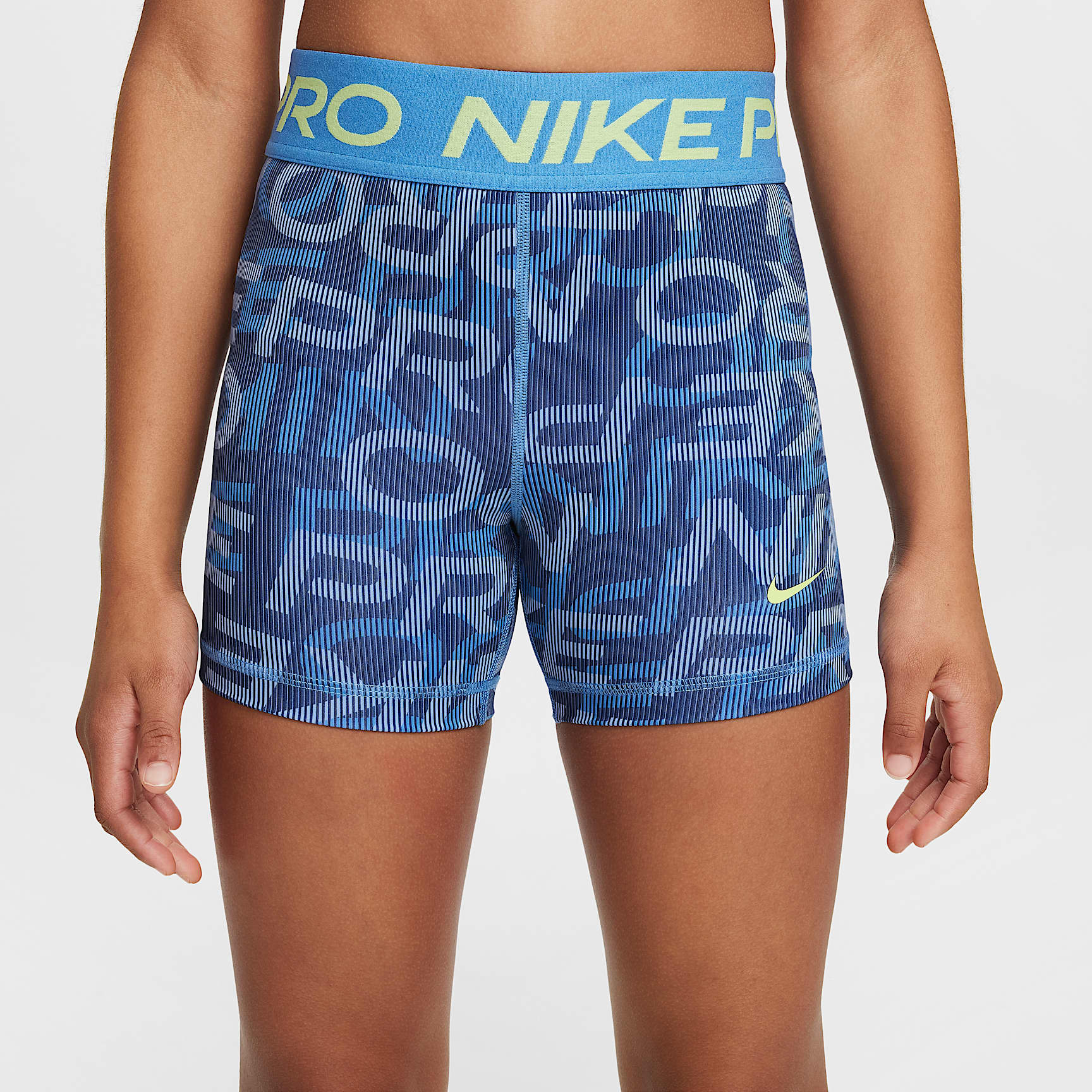 Shorts de 8 cm Dri-FIT para niña talla grande Nike Pro – Azul extremo/Azul extremo/Toque de limón claro – vista 2