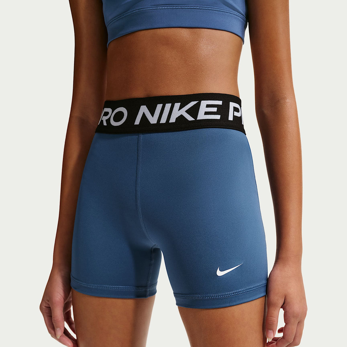 Shorts para niña Nike Pro – Azul marino místico/Blanco – vista 2