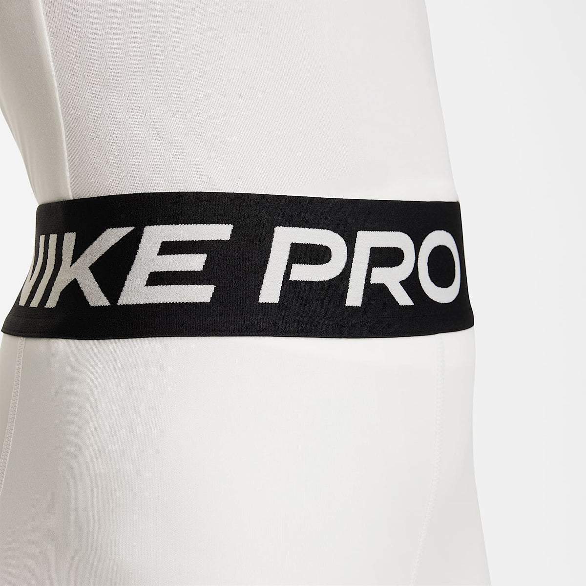 Shorts Dri-FIT de 13 cm para niña talla grande Nike Pro – Blanco/Negro – vista 4