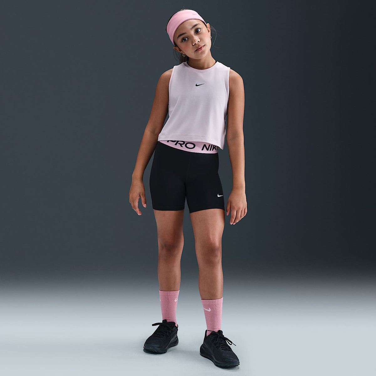 Shorts Dri-FIT de 13 cm para niña talla grande Nike Pro – Negro/Rosa suave medio/Blanco – vista 1