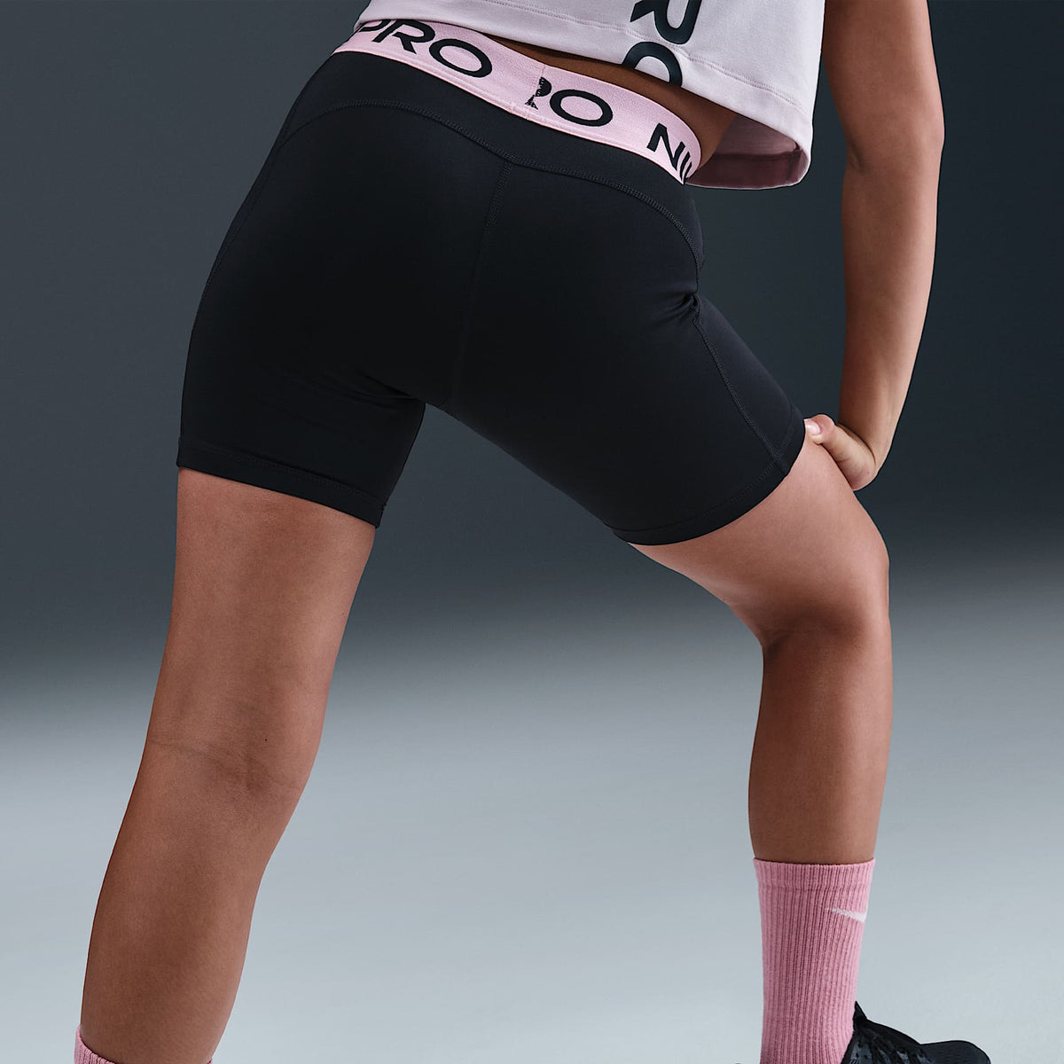 Shorts Dri-FIT de 13 cm para niña talla grande Nike Pro – Negro/Rosa suave medio/Blanco – vista 3