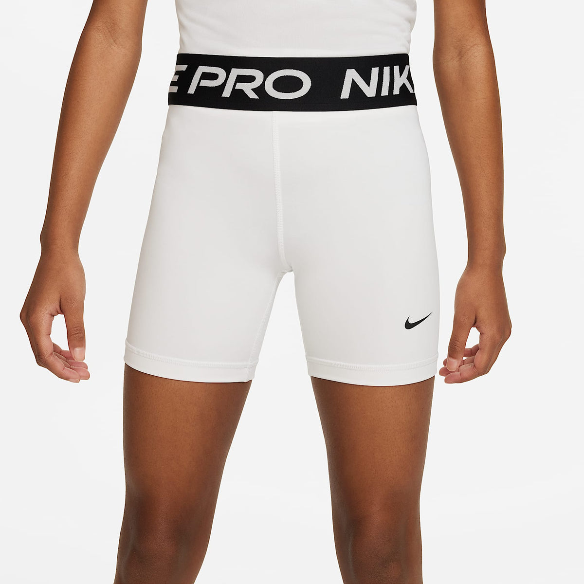 Shorts Dri-FIT de 13 cm para niña talla grande Nike Pro – Blanco/Negro – vista 2