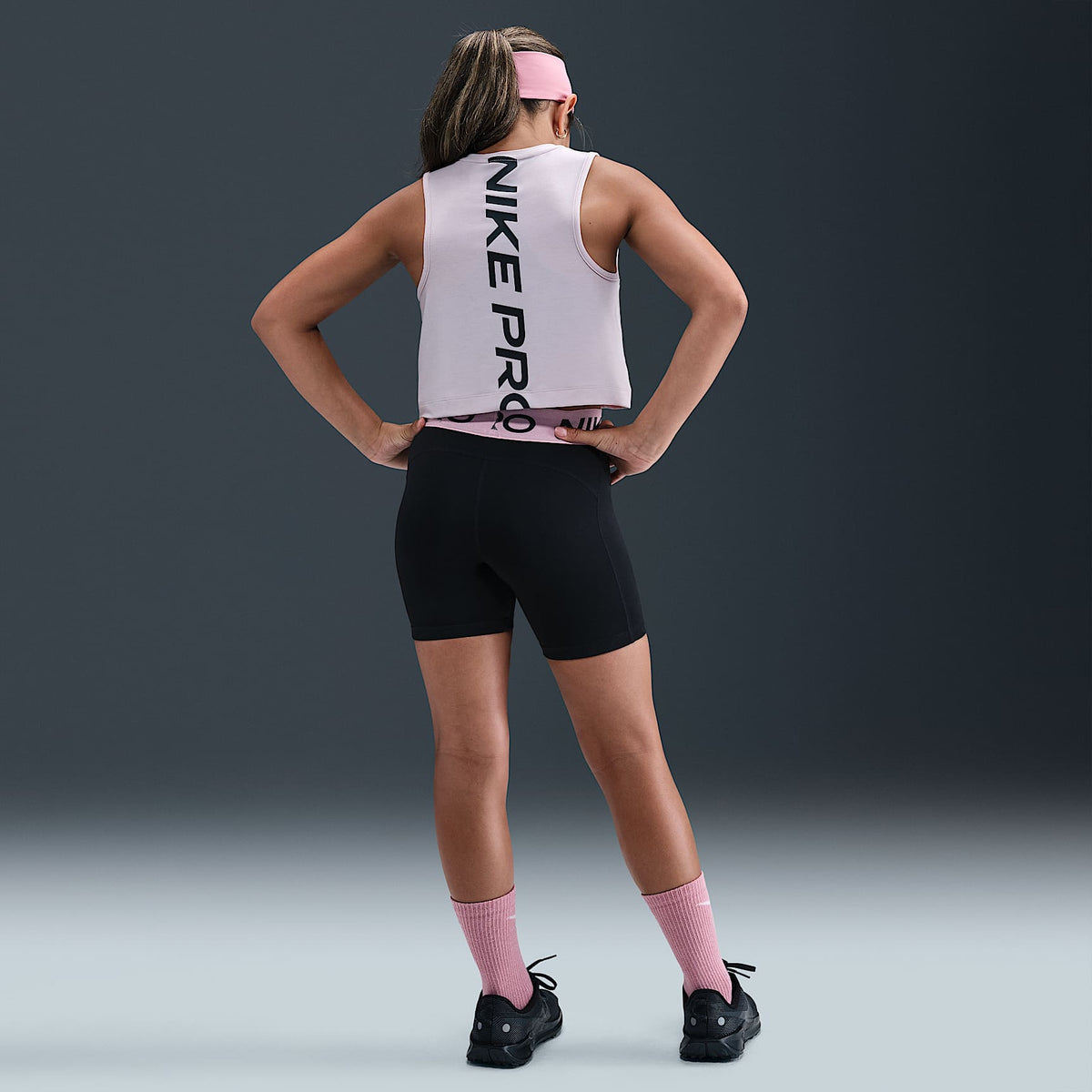 Shorts Dri-FIT de 13 cm para niña talla grande Nike Pro – Negro/Rosa suave medio/Blanco – vista 4