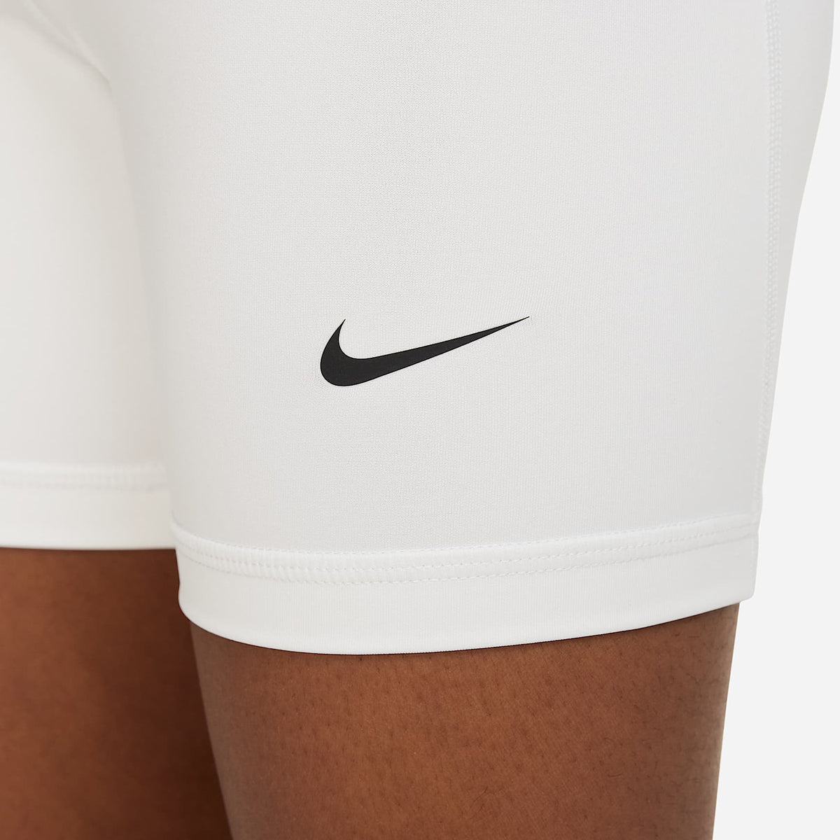 Shorts Dri-FIT de 13 cm para niña talla grande Nike Pro – Blanco/Negro – vista 5