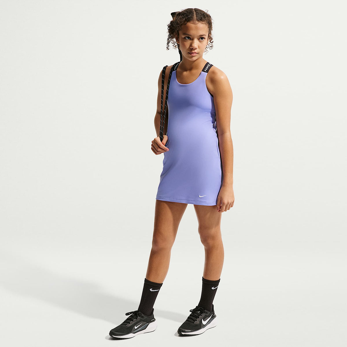 Playera de entrenamiento Dri-FIT de medio cierre para niña talla grande Nike Pro – Cardo claro/Negro/Blanco – vista 1