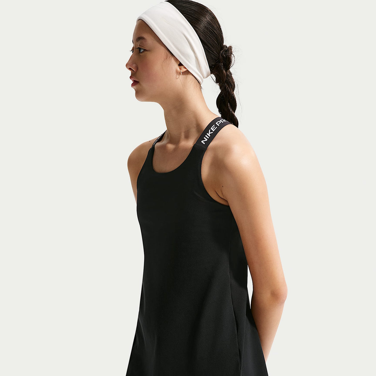 Playera de entrenamiento Dri-FIT de medio cierre para niña talla grande Nike Pro – Negro/Negro/Blanco – vista 2