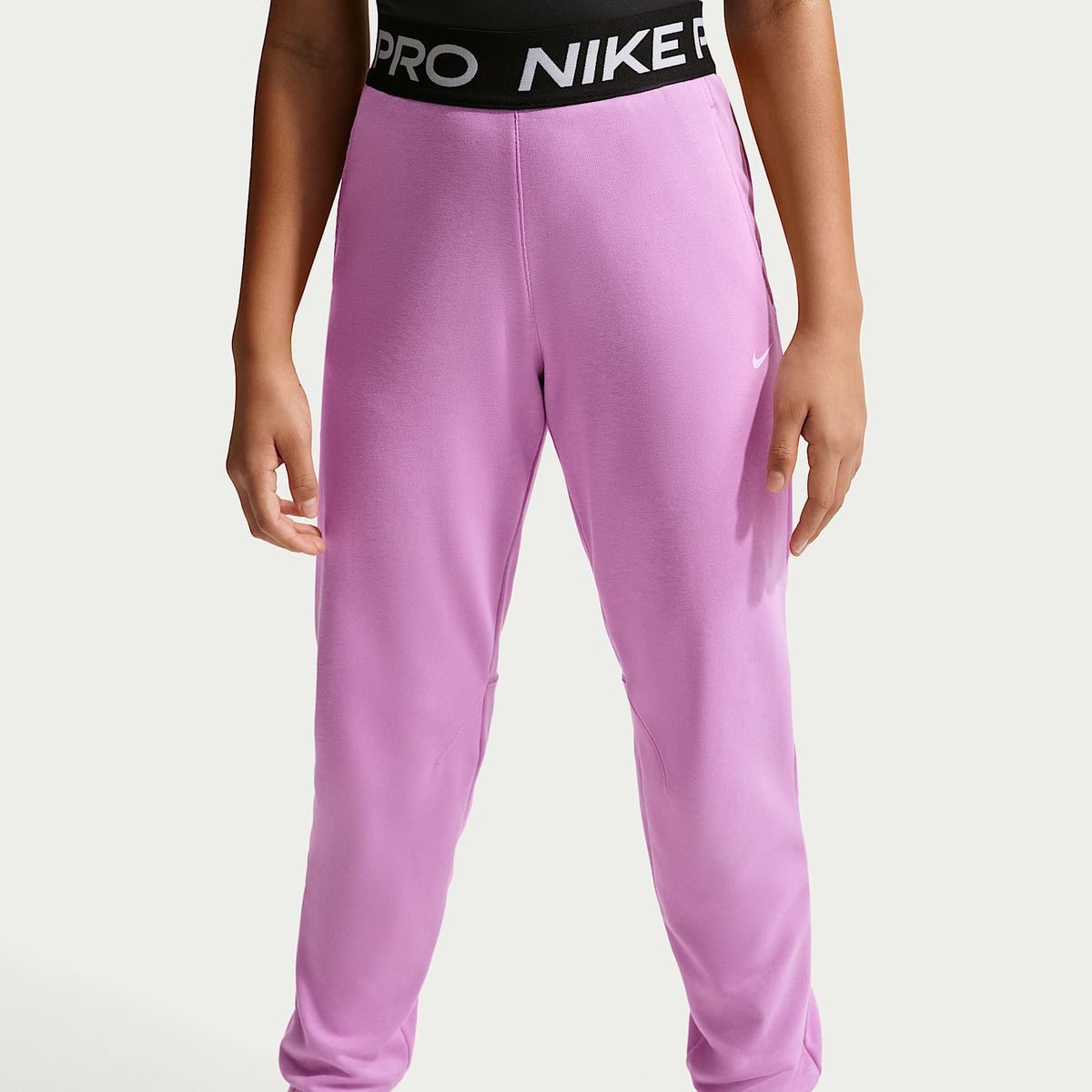 Joggers Dri-FIT para niña talla grande Nike Pro Fleece – Magenta claro/Magenta claro/Negro/Blanco – vista 2