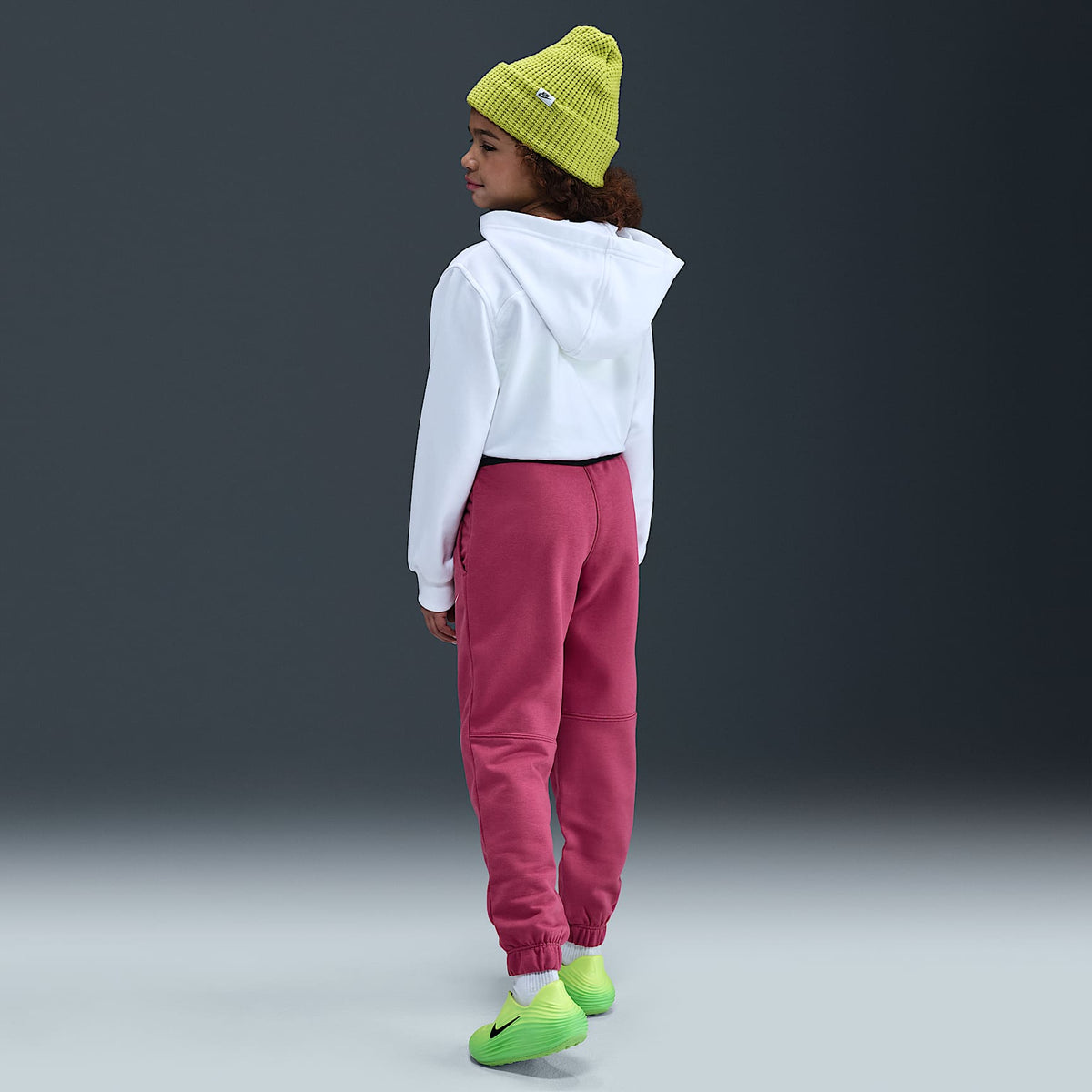 Joggers Dri-FIT para niña talla grande Nike Pro Fleece – Remolacha dulce/Remolacha dulce/Negro/Blanco – vista 4