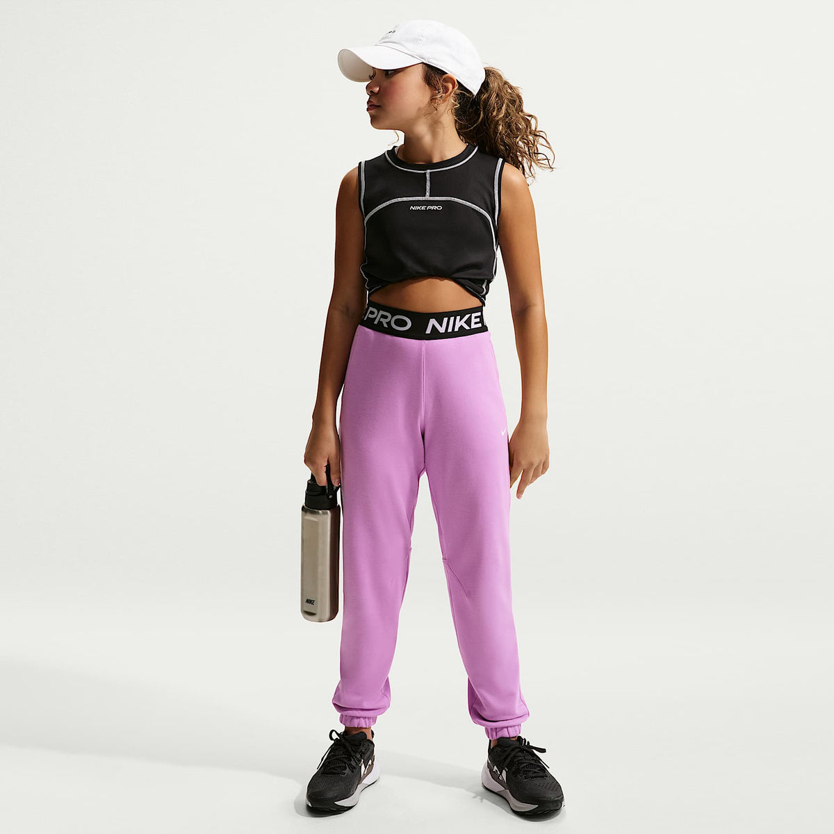 Joggers Dri-FIT para niña talla grande Nike Pro Fleece – Magenta claro/Magenta claro/Negro/Blanco – vista 1