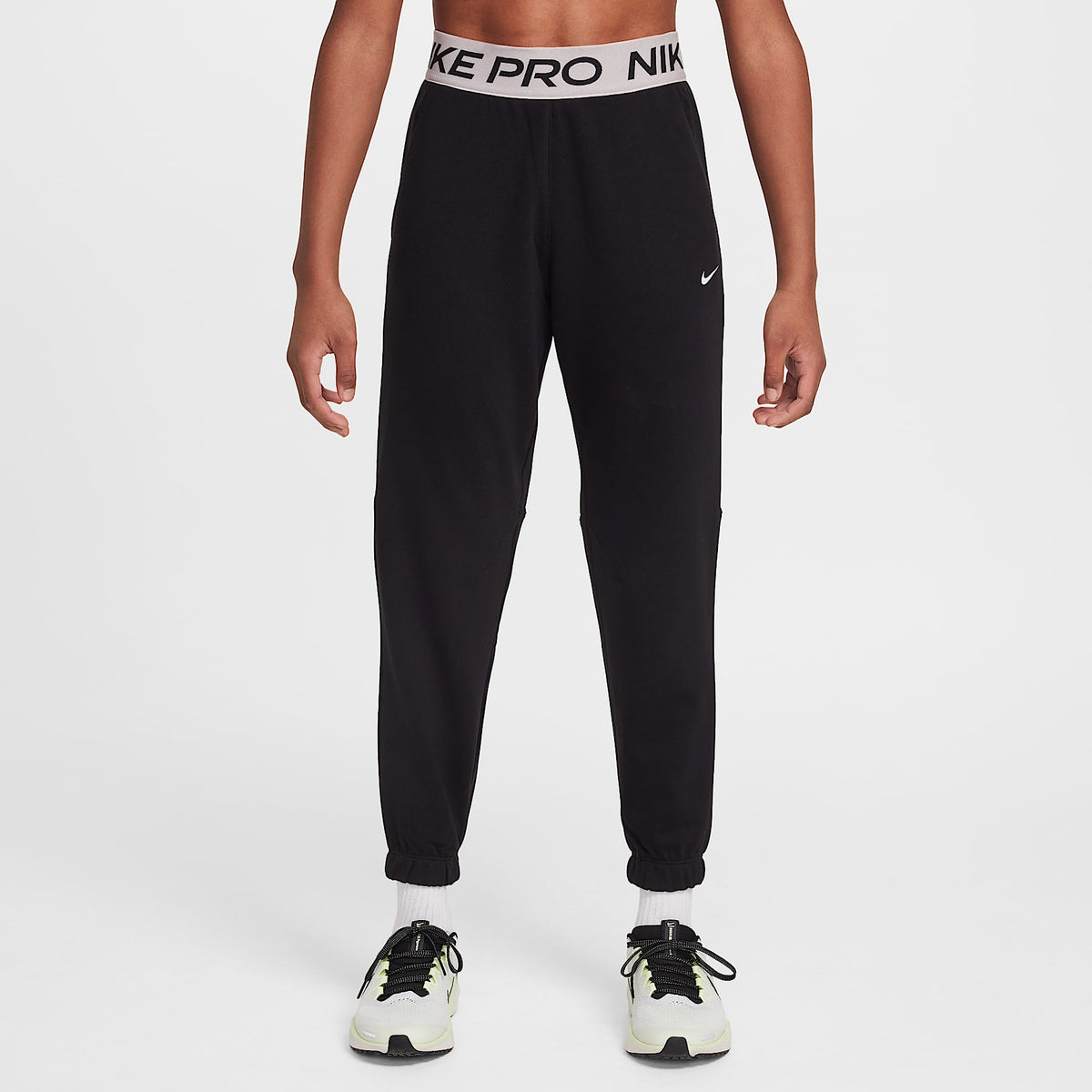 Joggers Dri-FIT para niña talla grande Nike Pro Fleece – Negro/Negro/Violeta platino/Blanco – vista 1