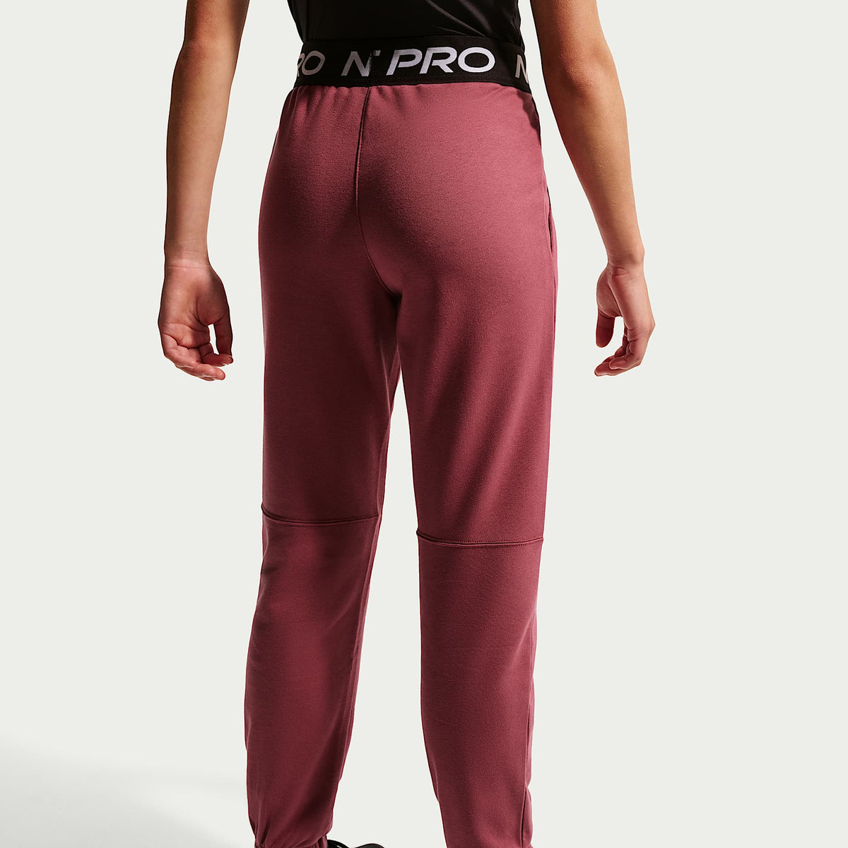 Joggers Dri-FIT para niña talla grande Nike Pro Fleece – Rosa humo/Rosa humo/Negro/Blanco – vista 3