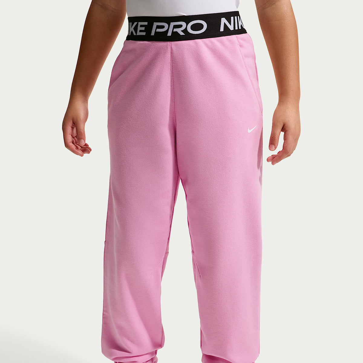 Joggers Dri-FIT para niña talla grande Nike Pro Fleece – Rosa amanecer/Rosa amanecer/Negro/Blanco – vista 2