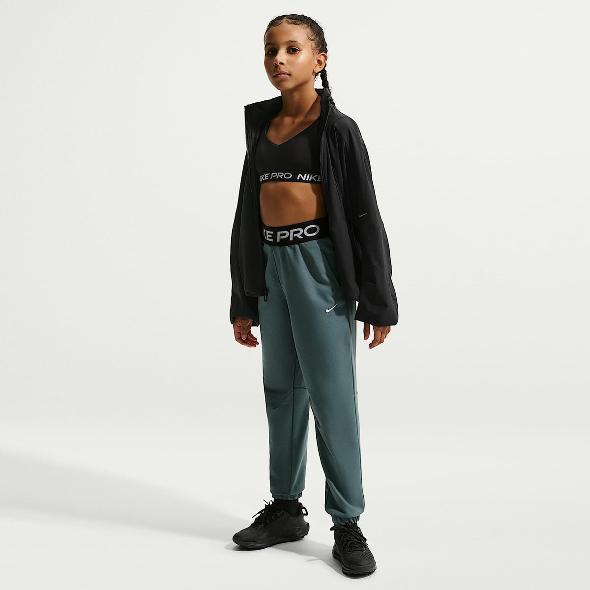 Joggers Dri-FIT para niña talla grande Nike Pro Fleece – Pizarra mineral/Pizarra mineral/Negro/Blanco – vista 1