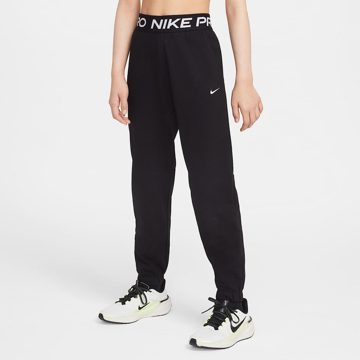Joggers Dri-FIT para niña talla grande Nike Pro Fleece – Negro/Negro/Negro/Blanco – vista 1