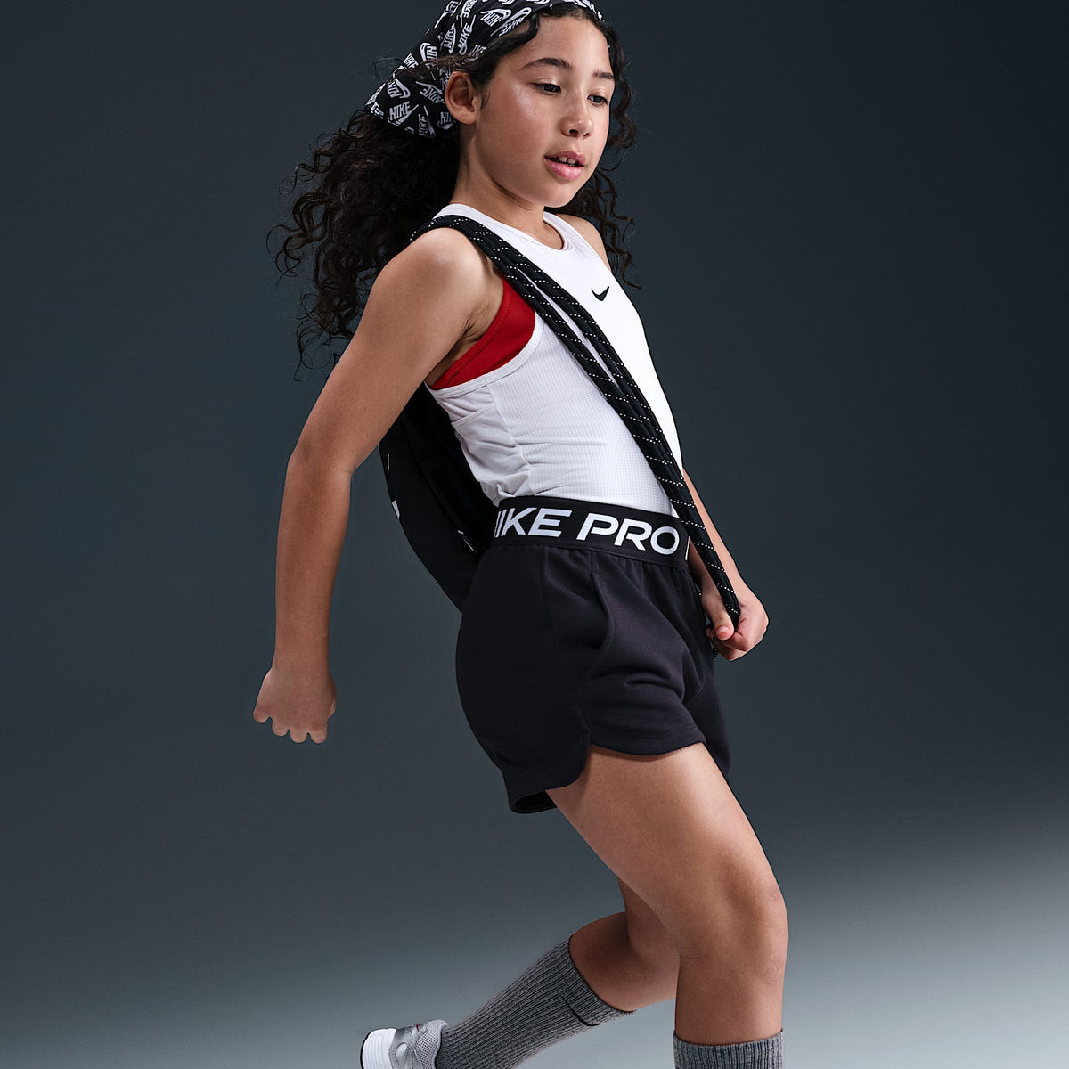 Shorts Dri-FIT para niña talla grande Nike Pro Fleece – Negro/Negro/Negro/Blanco – vista 5