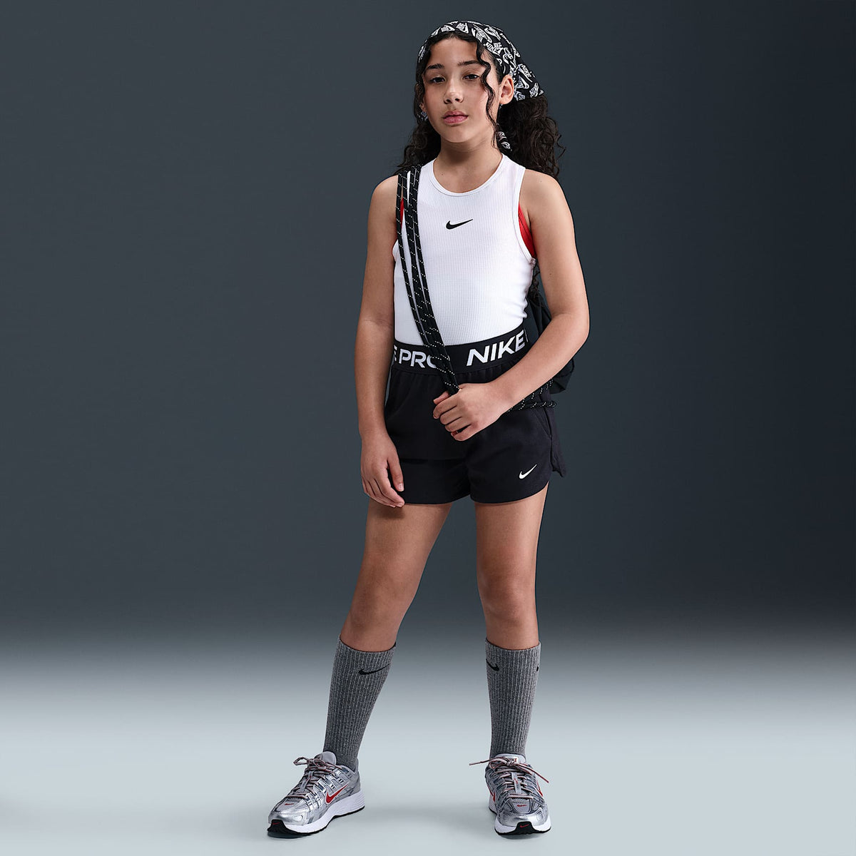 Shorts Dri-FIT para niña talla grande Nike Pro Fleece – Negro/Negro/Negro/Blanco – vista 1