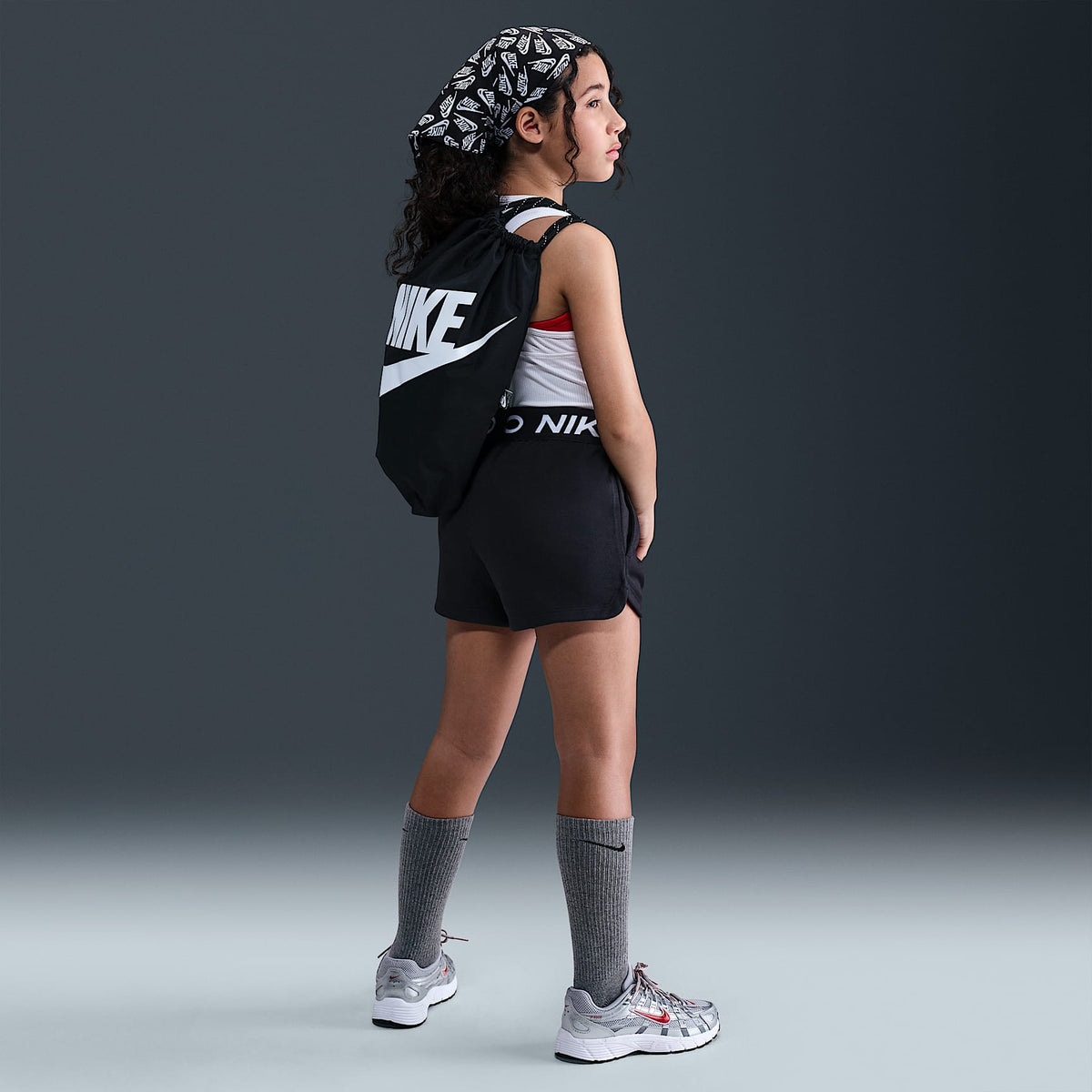 Shorts Dri-FIT para niña talla grande Nike Pro Fleece – Negro/Negro/Negro/Blanco – vista 4