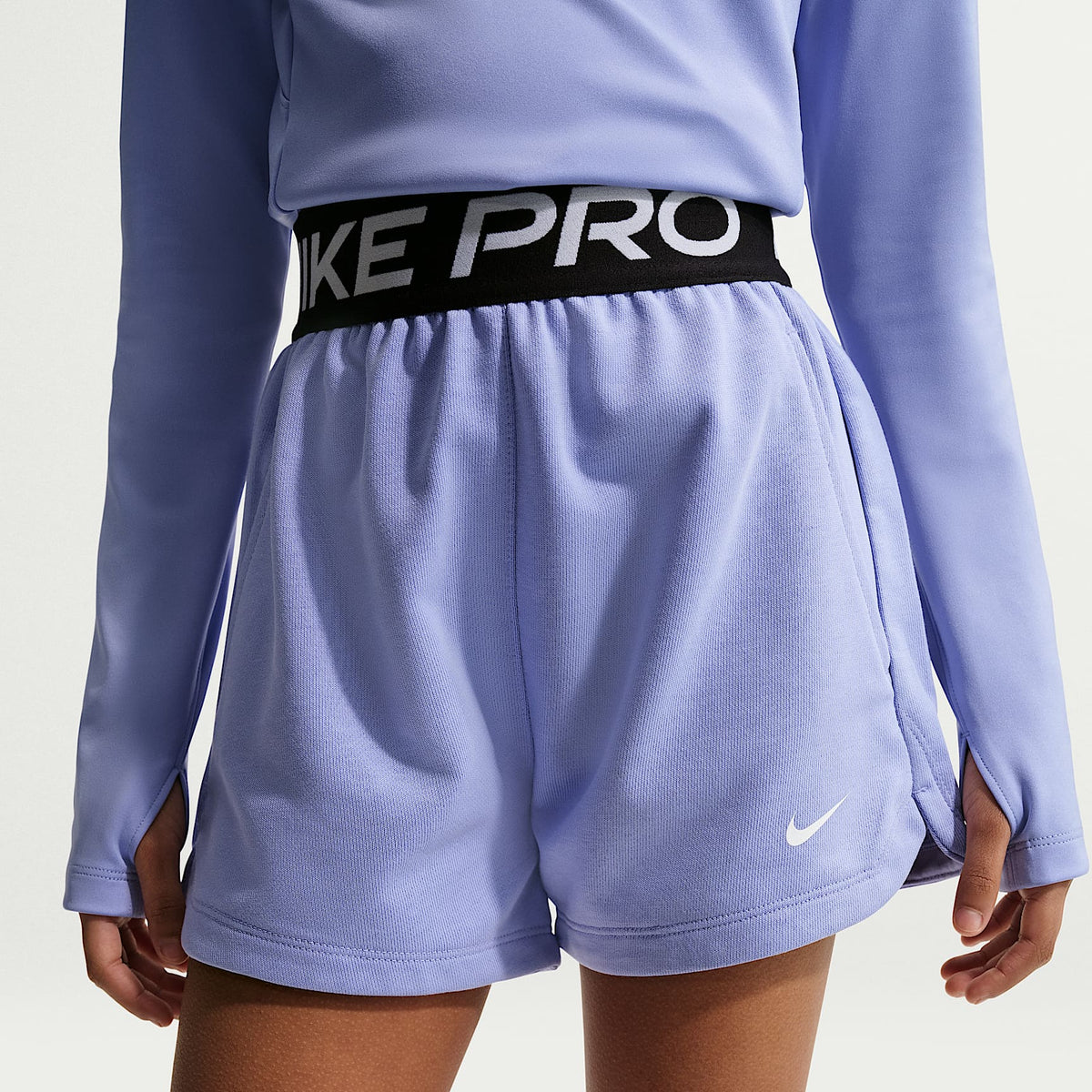 Shorts Dri-FIT para niña talla grande Nike Pro Fleece – Cardo claro/Cardo claro/Negro/Blanco – vista 2