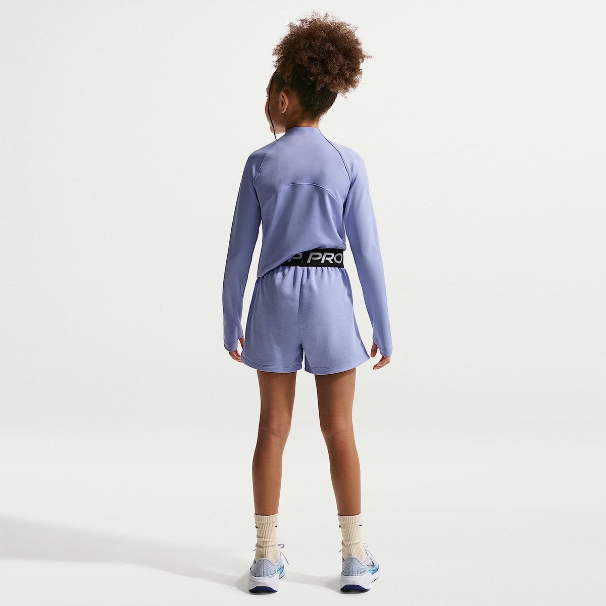 Shorts Dri-FIT para niña talla grande Nike Pro Fleece – Cardo claro/Cardo claro/Negro/Blanco – vista 5