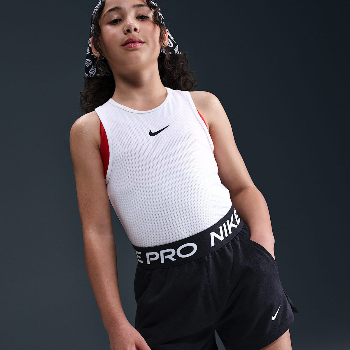 Shorts Dri-FIT para niña talla grande Nike Pro Fleece – Negro/Negro/Negro/Blanco – vista 2