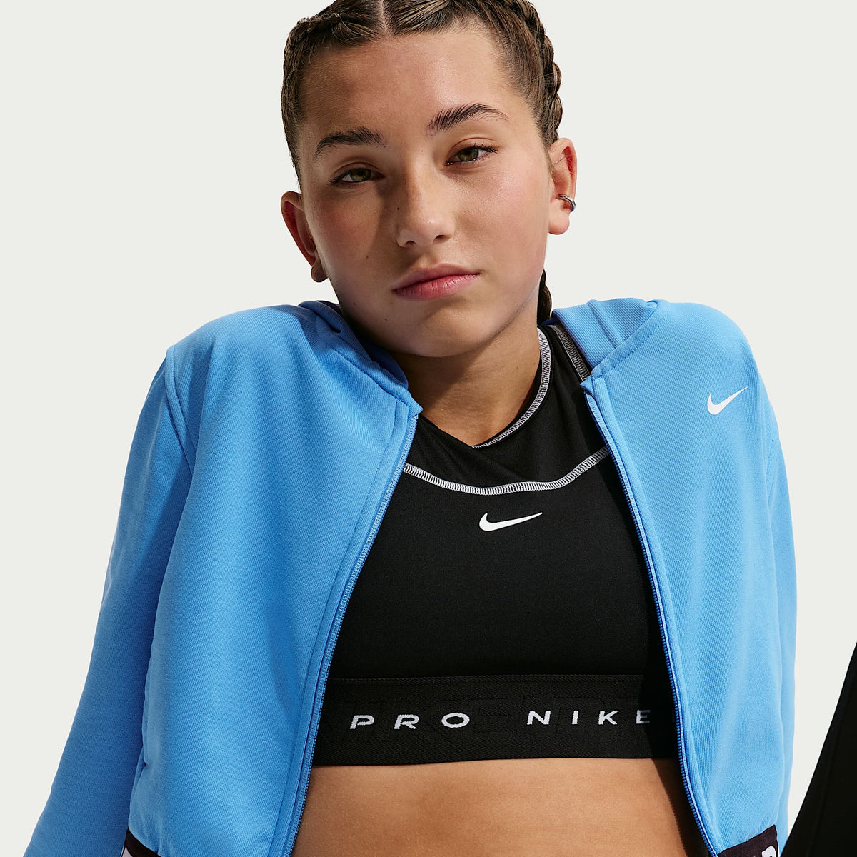 Sudadera con gorro Dri-FIT de cierre completo para niña talla grande Nike Pro Fleece – Azul universitario/Azul universitario/Negro/Blanco – vista 3