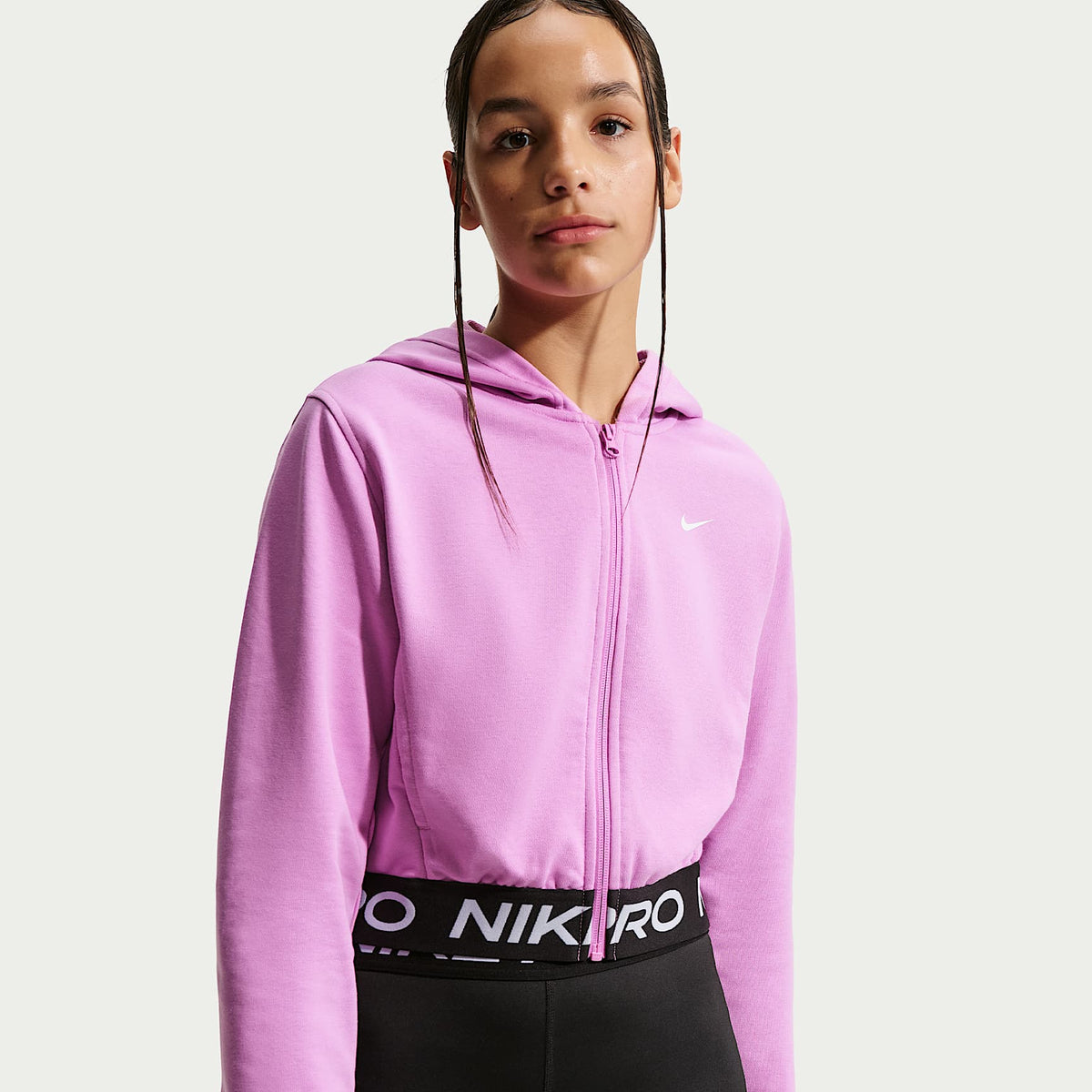 Sudadera con gorro Dri-FIT de cierre completo para niña talla grande Nike Pro Fleece – Magenta claro/Magenta claro/Negro/Blanco – vista 1
