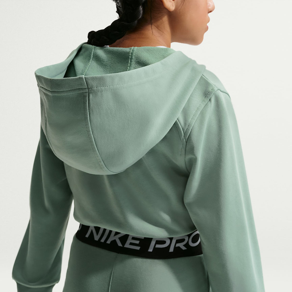 Sudadera con gorro Dri-FIT de cierre completo para niña talla grande Nike Pro Fleece – Vapor/Vapor/Negro/Blanco – vista 2