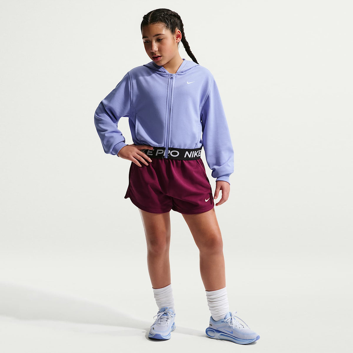 Sudadera con gorro Dri-FIT de cierre completo para niña talla grande Nike Pro Fleece – Cardo claro/Cardo claro/Negro/Blanco – vista 4