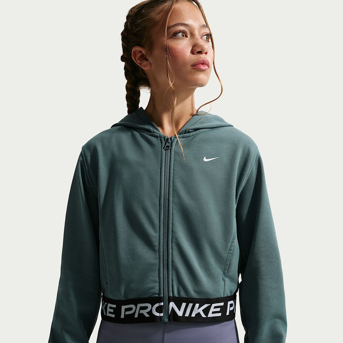 Sudadera con gorro Dri-FIT de cierre completo para niña talla grande Nike Pro Fleece – Pizarra mineral/Pizarra mineral/Negro/Blanco – vista 1