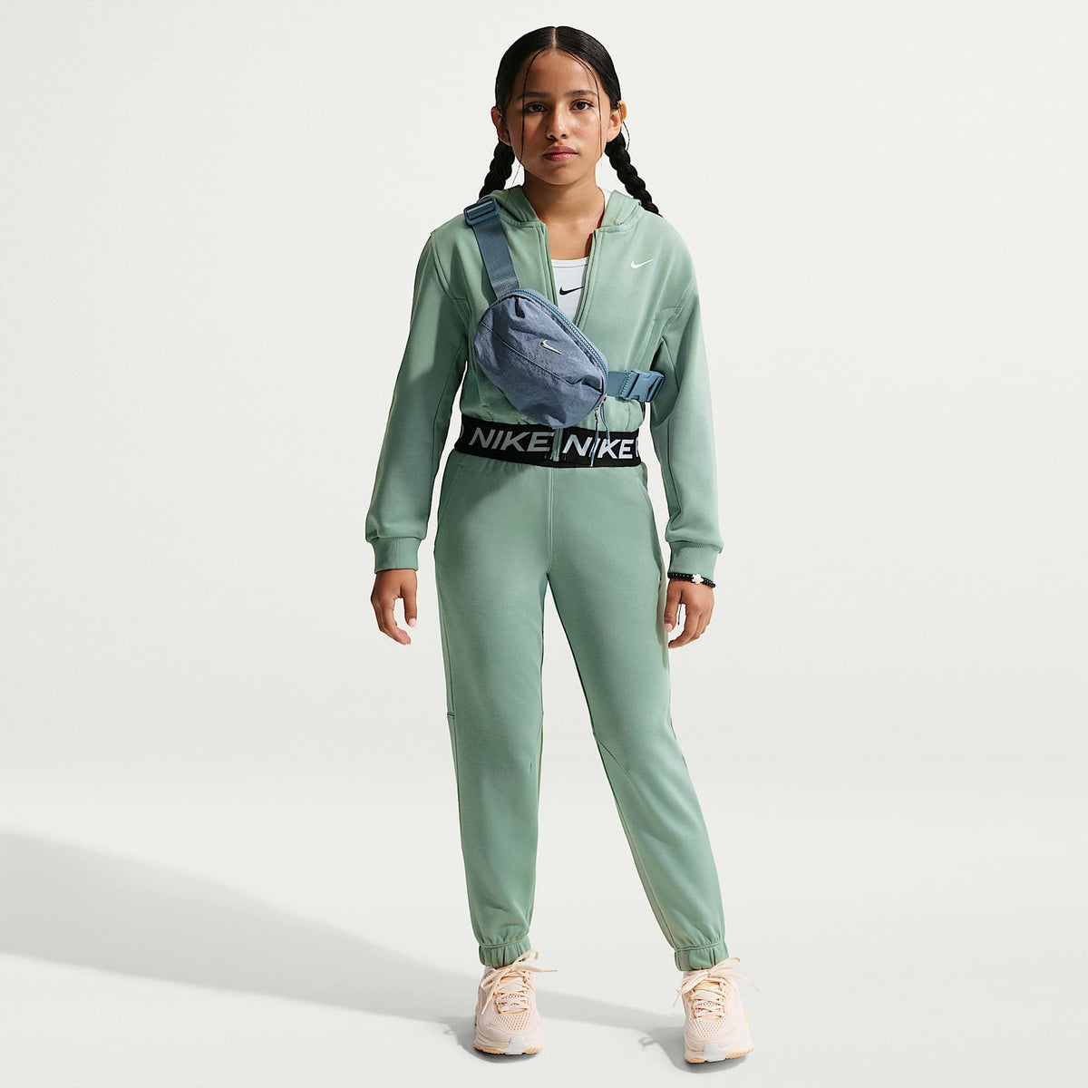 Sudadera con gorro Dri-FIT de cierre completo para niña talla grande Nike Pro Fleece – Vapor/Vapor/Negro/Blanco – vista 4