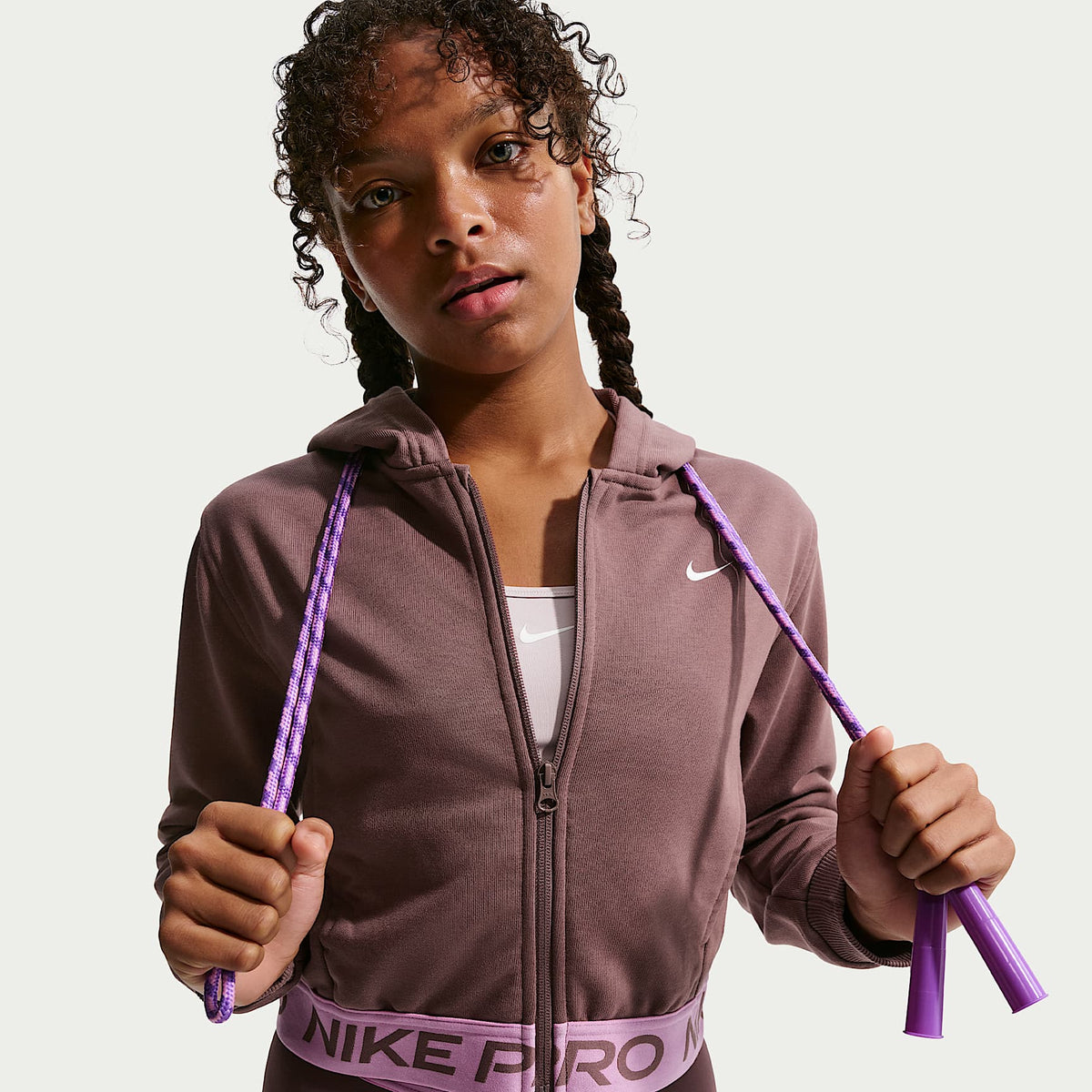 Sudadera con gorro Dri-FIT de cierre completo para niña talla grande Nike Pro Fleece – Tatuaje/Tatuaje/Magenta claro/Blanco – vista 3