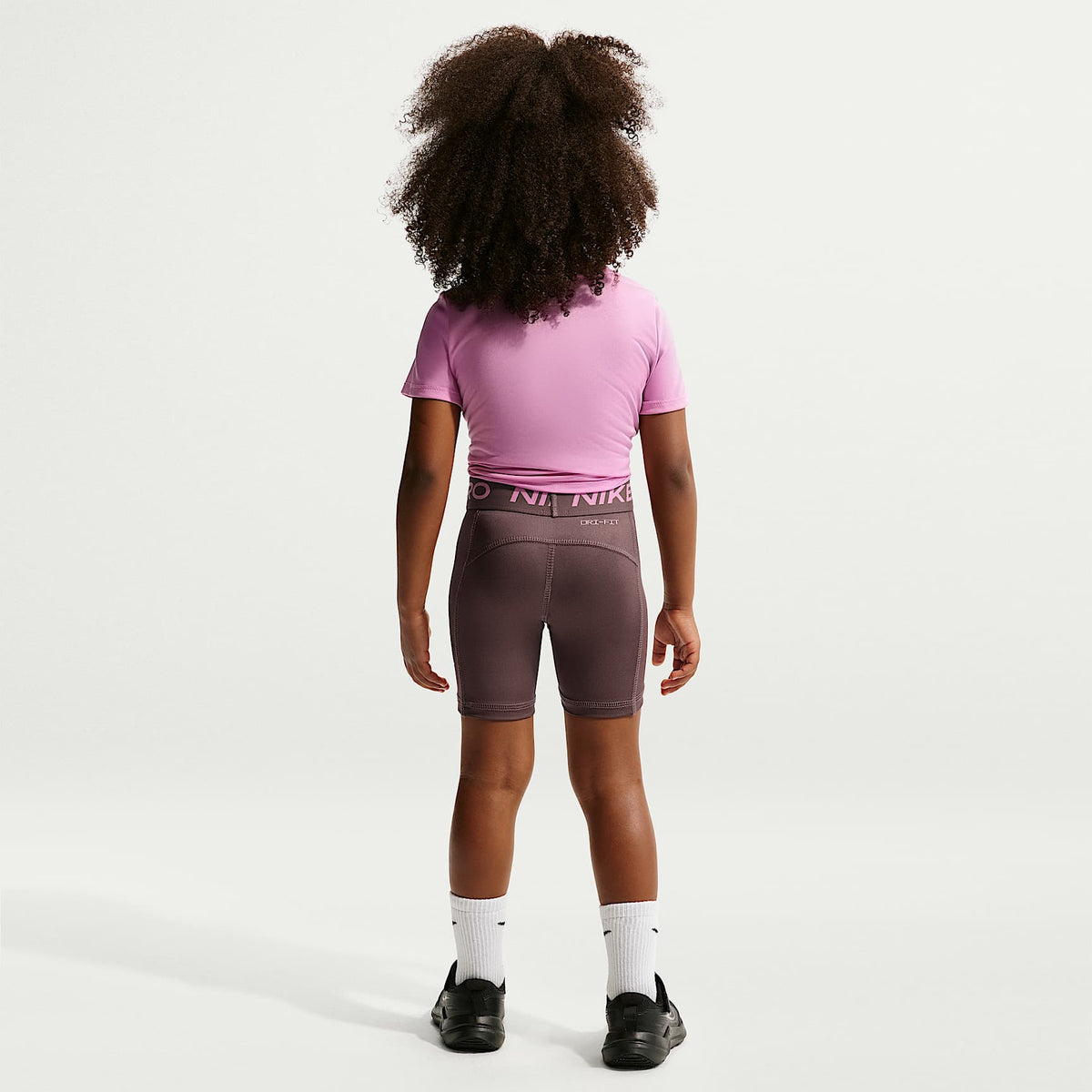 Shorts Dri-FIT para niños talla pequeña Nike Pro – Morado – vista 5