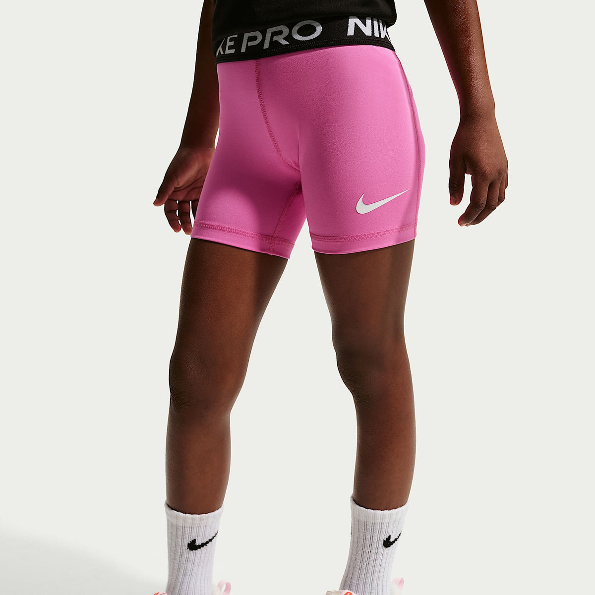 Shorts Dri-FIT para niños talla pequeña Nike Pro – Rosa alegre – vista 2