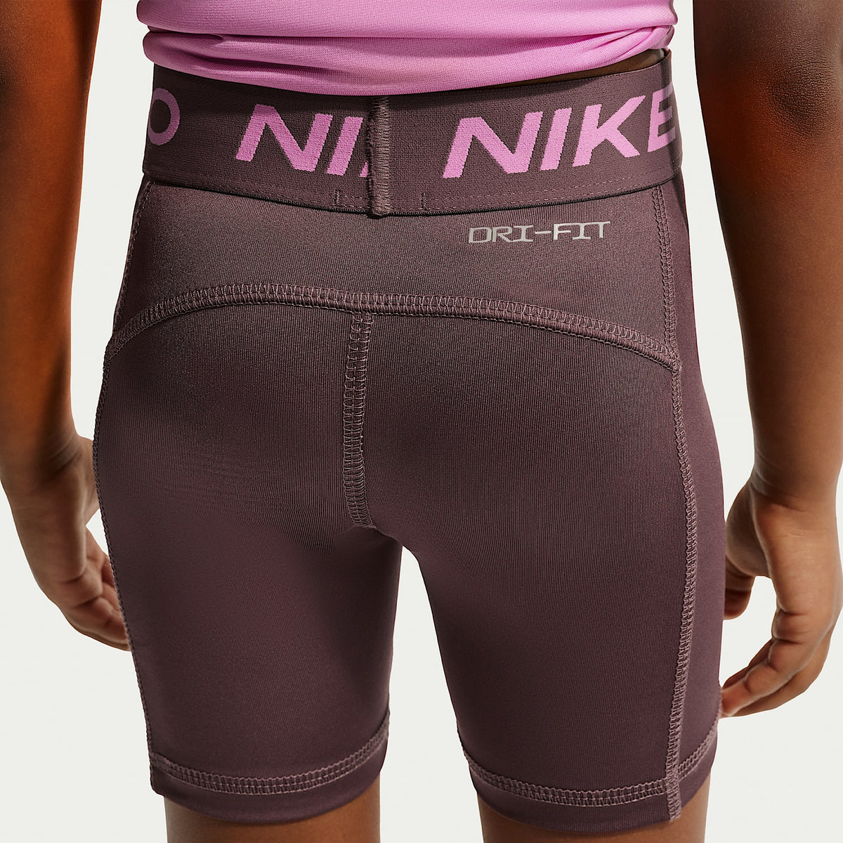 Shorts Dri-FIT para niños talla pequeña Nike Pro – Morado – vista 3