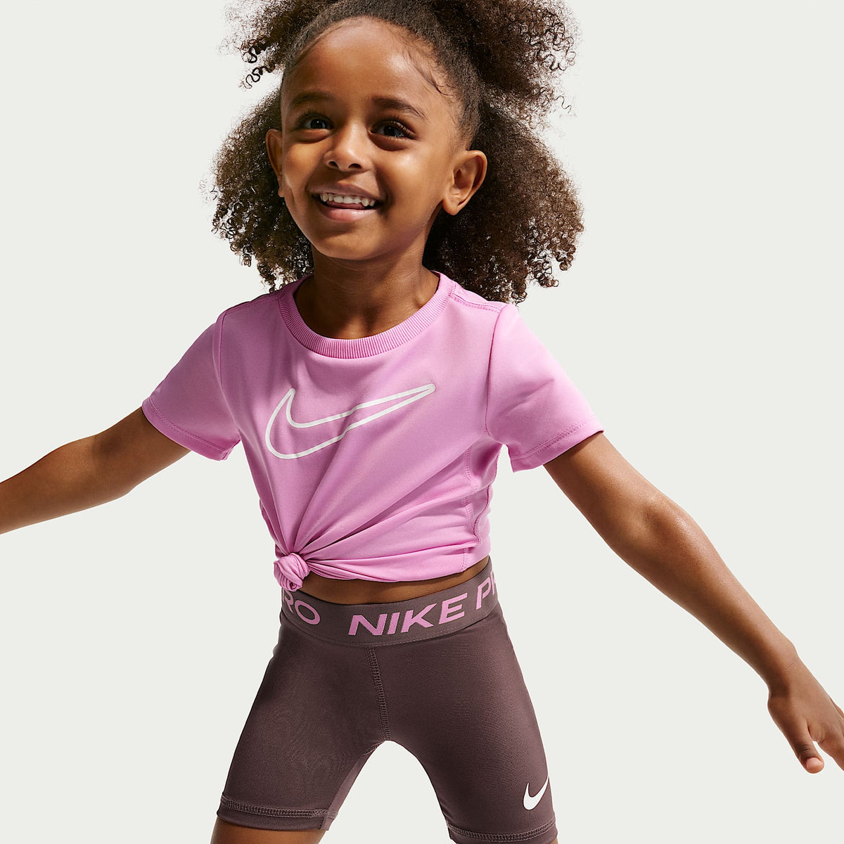 Shorts Dri-FIT para niños talla pequeña Nike Pro – Morado – vista 4