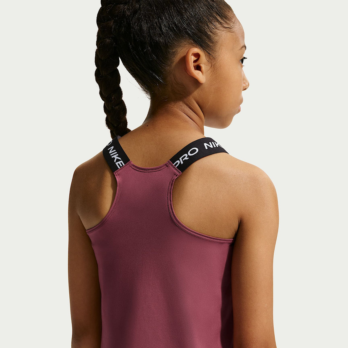 Camiseta de tirantes Dri-FIT para niñas talla grande Nike Pro – Rosa humo/Blanco – vista 2