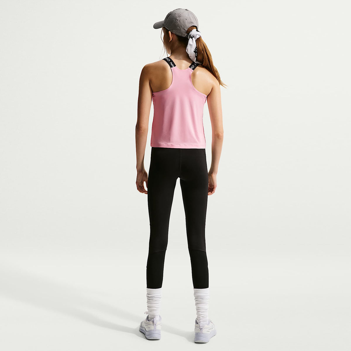Camiseta de tirantes Dri-FIT para niñas talla grande Nike Pro – Rosa suave medio/Negro/Blanco – vista 5