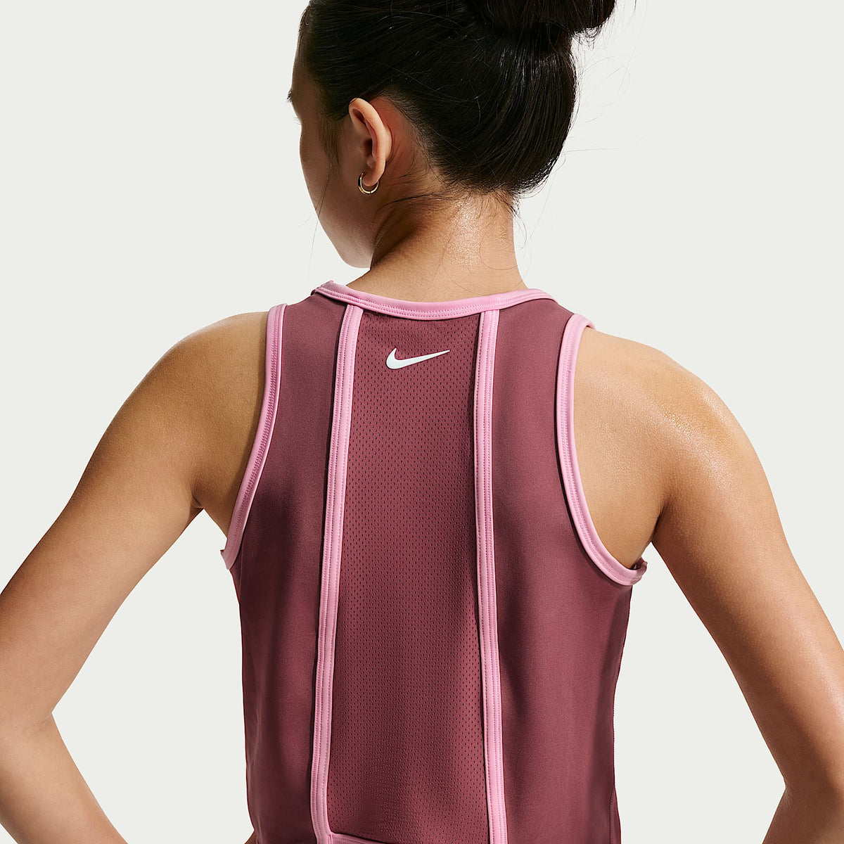 Camiseta de tirantes Dri-FIT para niña Nike Pro – Rosa humo/Rosa amanecer/Blanco – vista 2