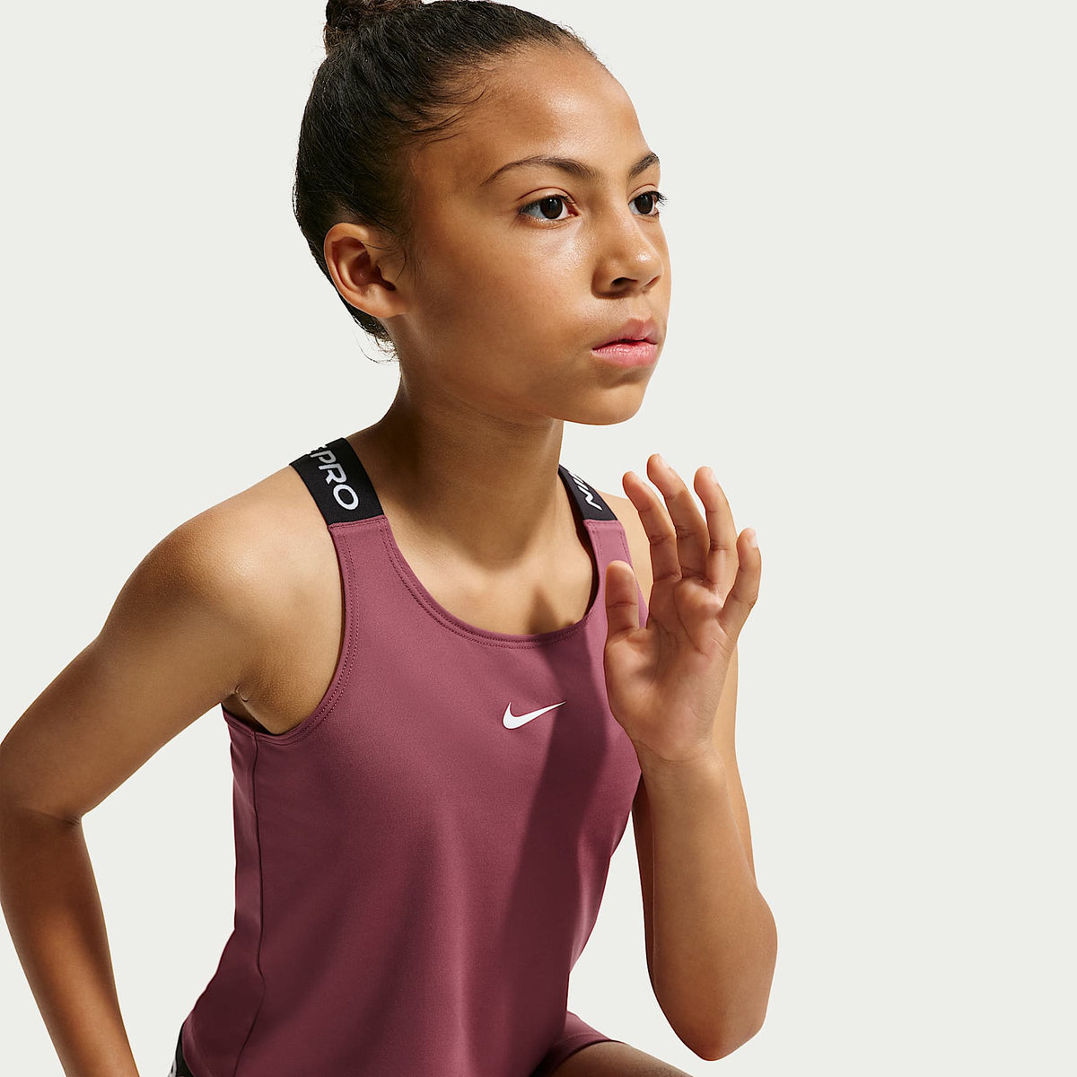 Camiseta de tirantes Dri-FIT para niñas talla grande Nike Pro – Rosa humo/Blanco – vista 3