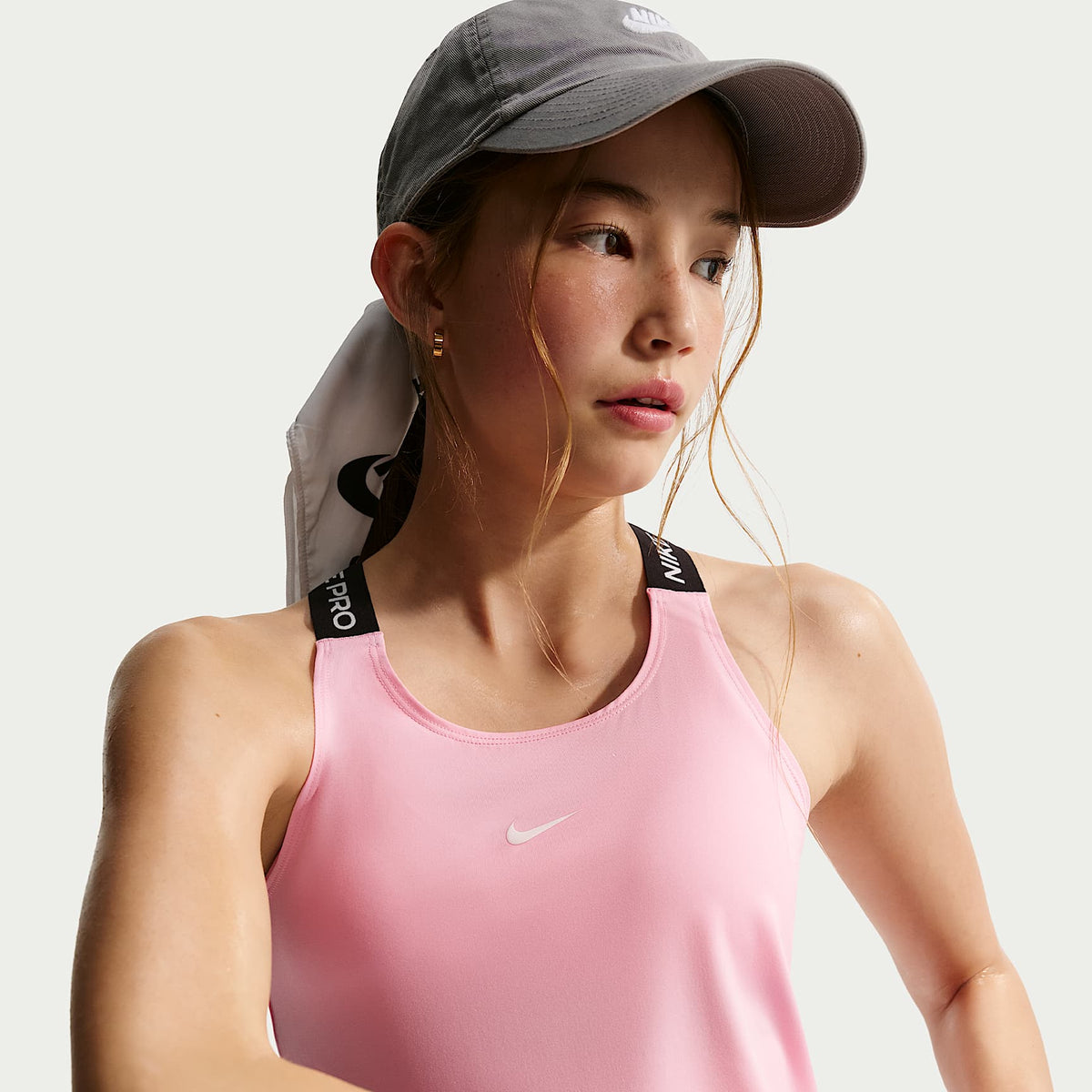 Camiseta de tirantes Dri-FIT para niñas talla grande Nike Pro – Rosa suave medio/Negro/Blanco – vista 3