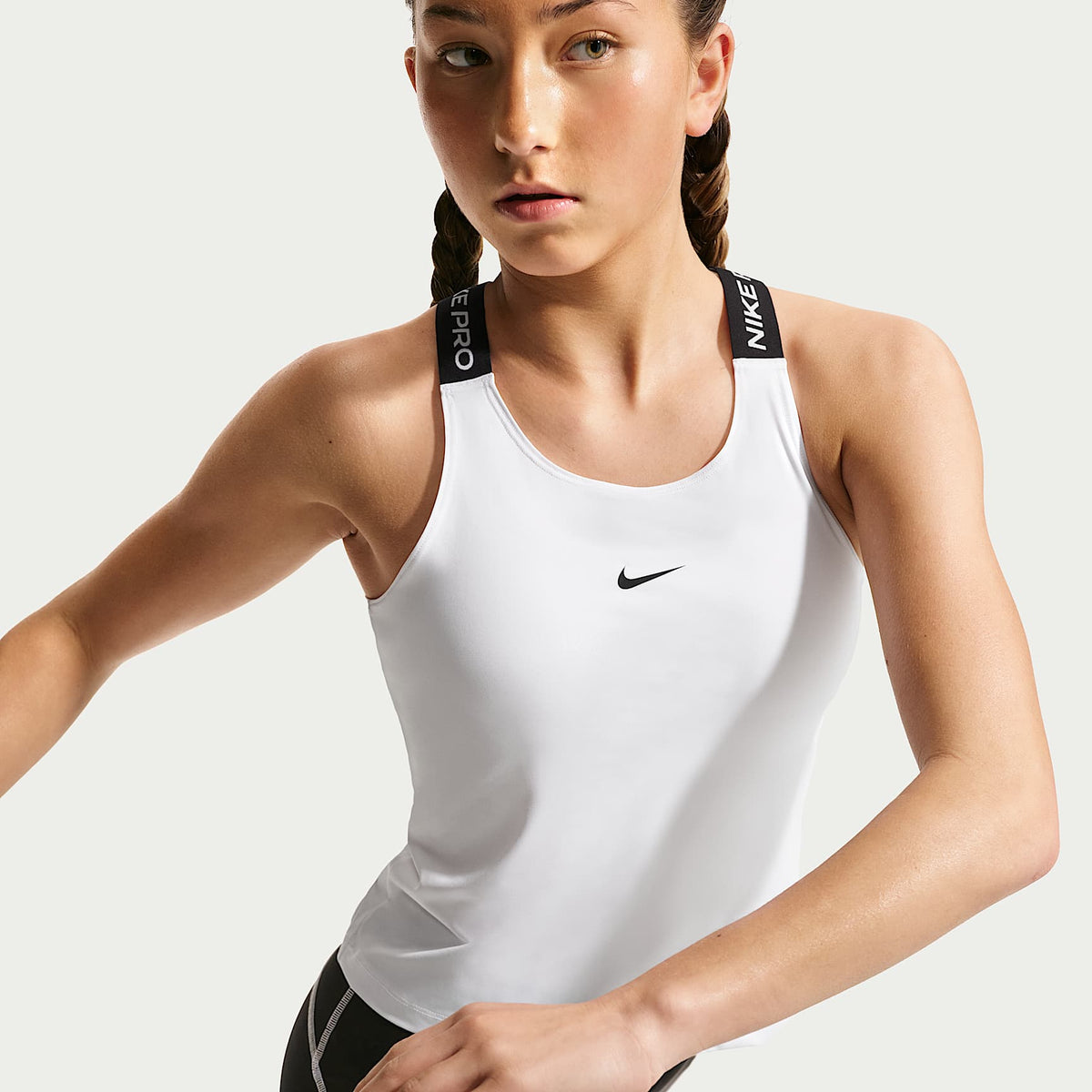 Camiseta de tirantes Dri-FIT para niñas talla grande Nike Pro – Blanco/Negro/Negro – vista 3
