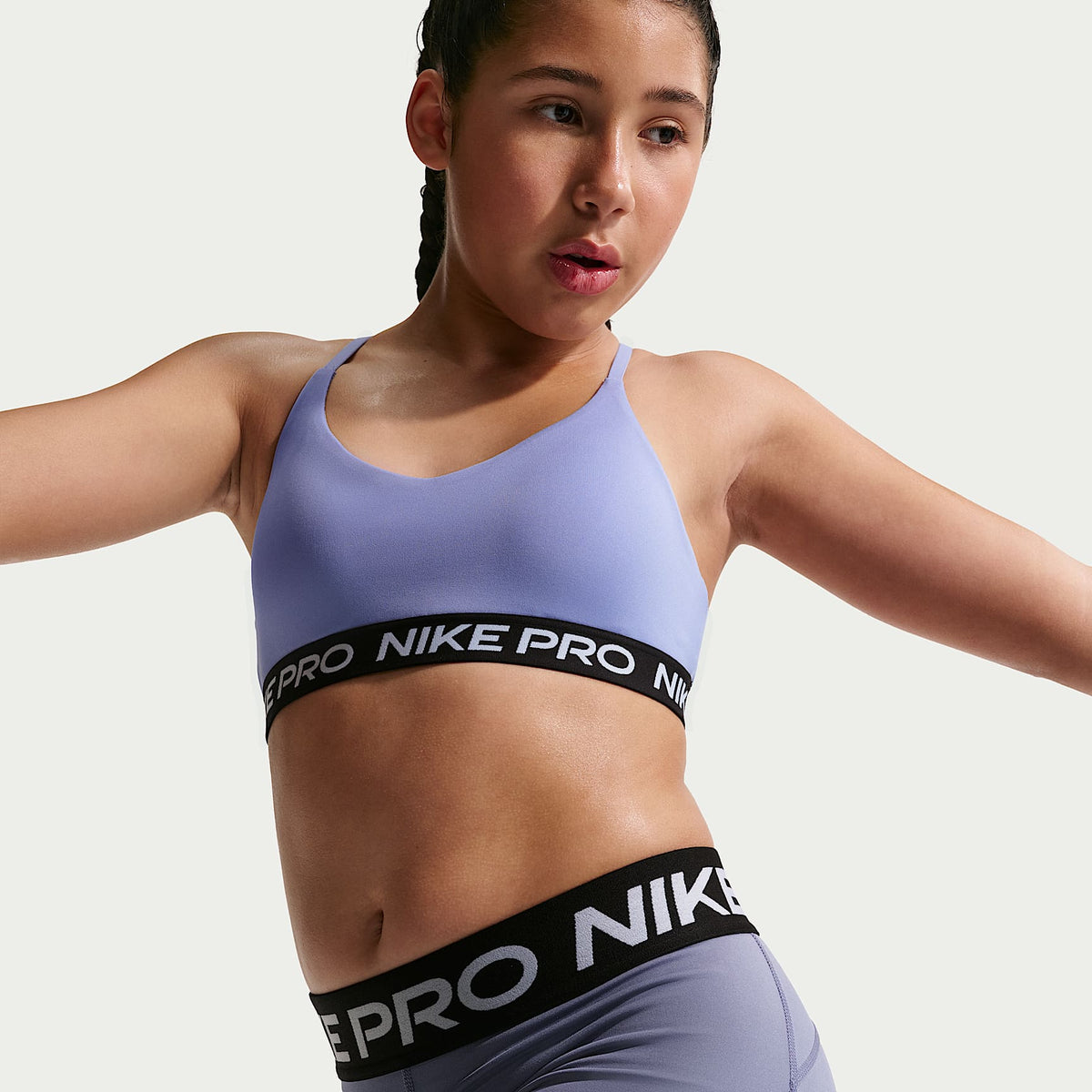 Indy bra para niñas talla grande Nike Pro – Cardo claro/Blanco – vista 3