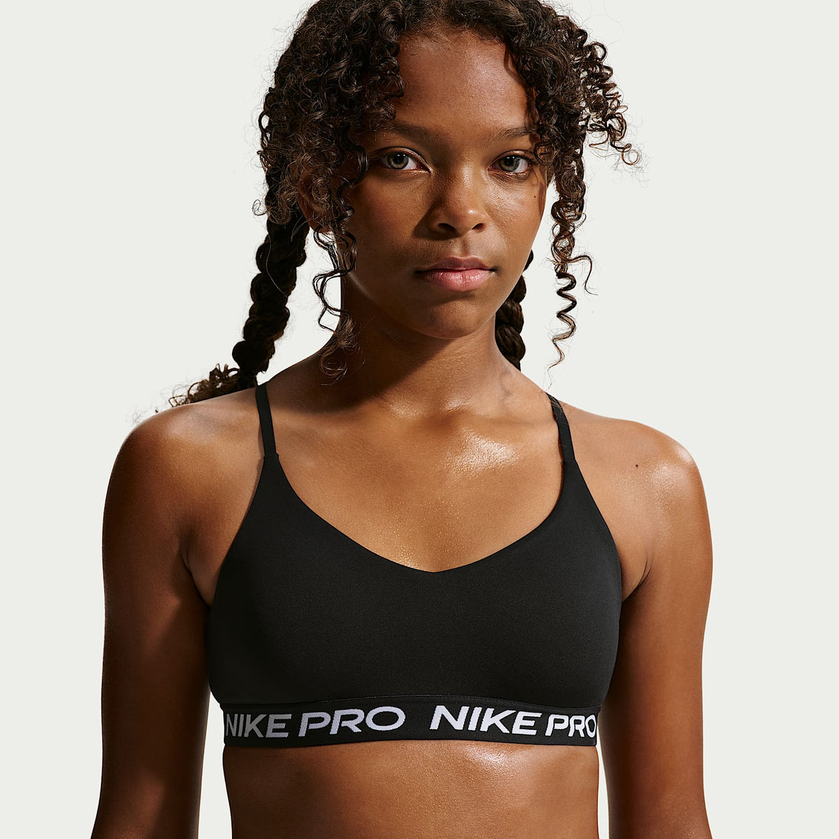 Indy bra para niñas talla grande Nike Pro – Negro – vista 1