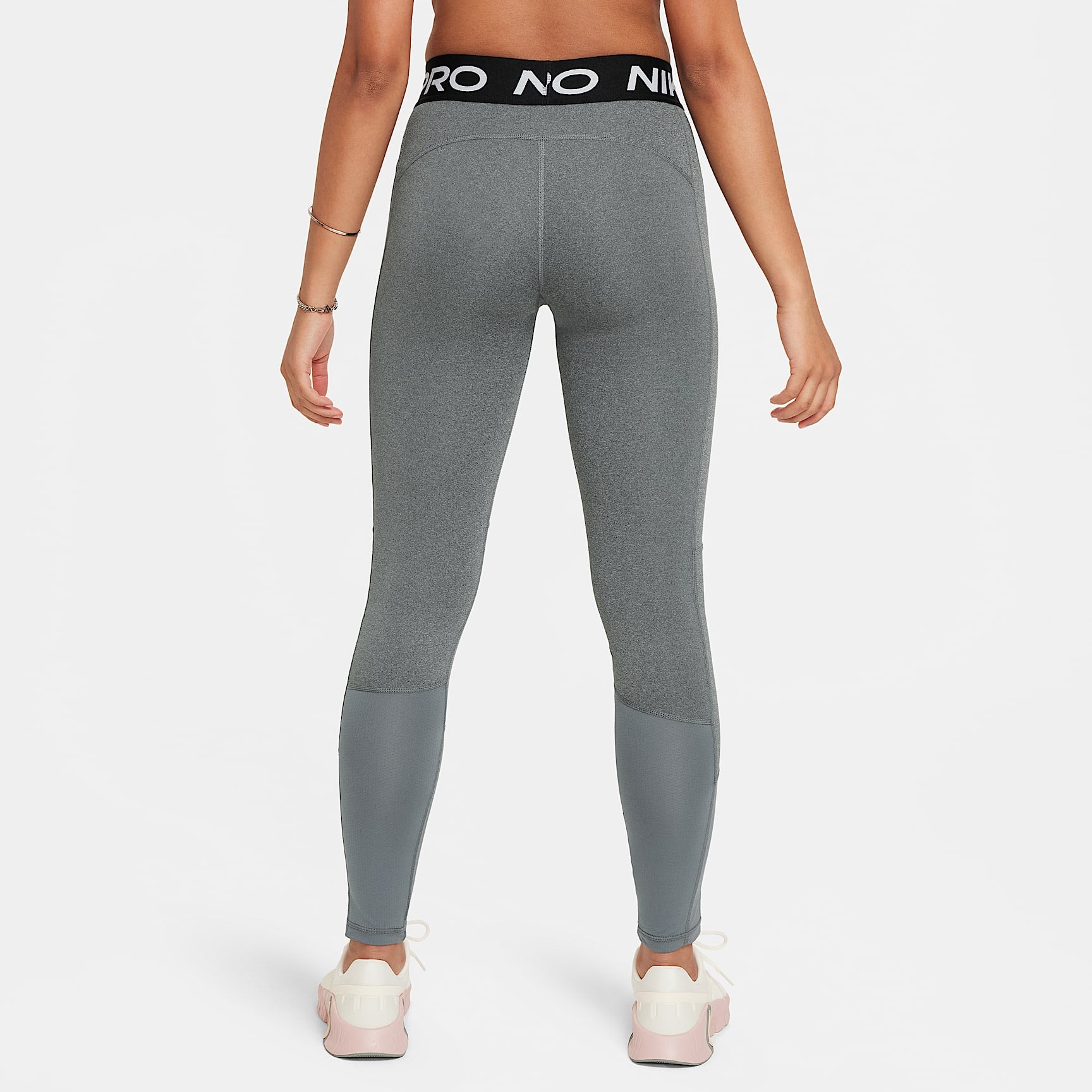 Leggings para niña talla grande Nike Pro Dri-FIT – Carbono jaspeado/Blanco – vista 2