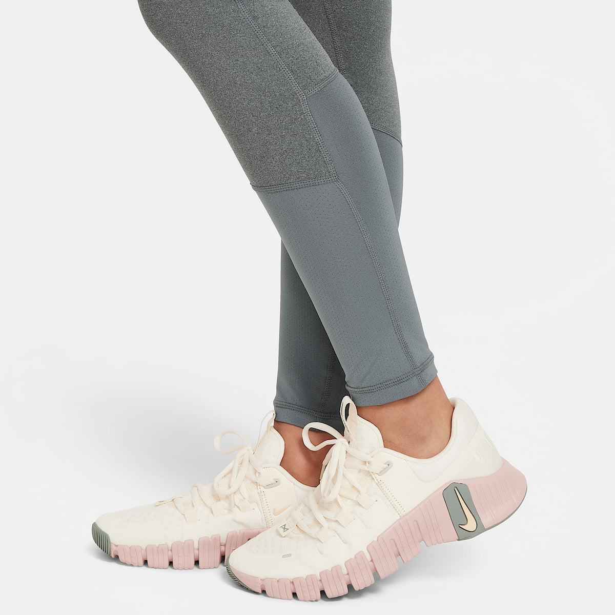 Leggings para niña talla grande Nike Pro Dri-FIT – Carbono jaspeado/Blanco – vista 5