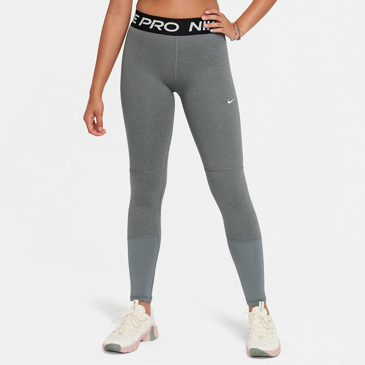 Leggings para niña talla grande Nike Pro Dri-FIT – Carbono jaspeado/Blanco – vista 1