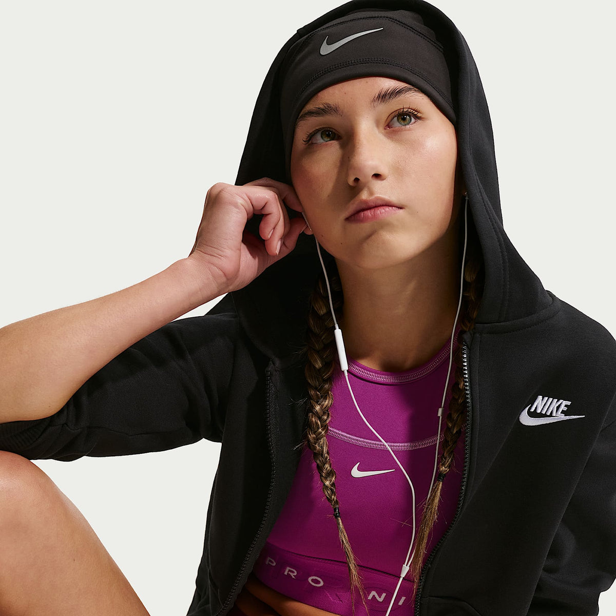 Paquete con bra deportivo para niñas Nike Pro Swoosh – Fucsia cálido/Magenta claro/Blanco – vista 3