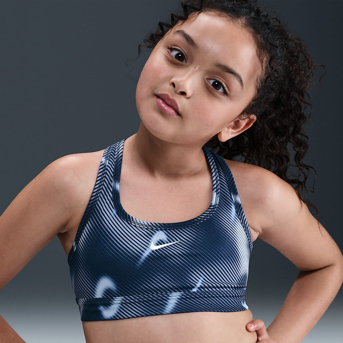 Nike Pro Swoosh Bra deportivo para niña talla grande – Azul marino medianoche/Blanco – vista 1